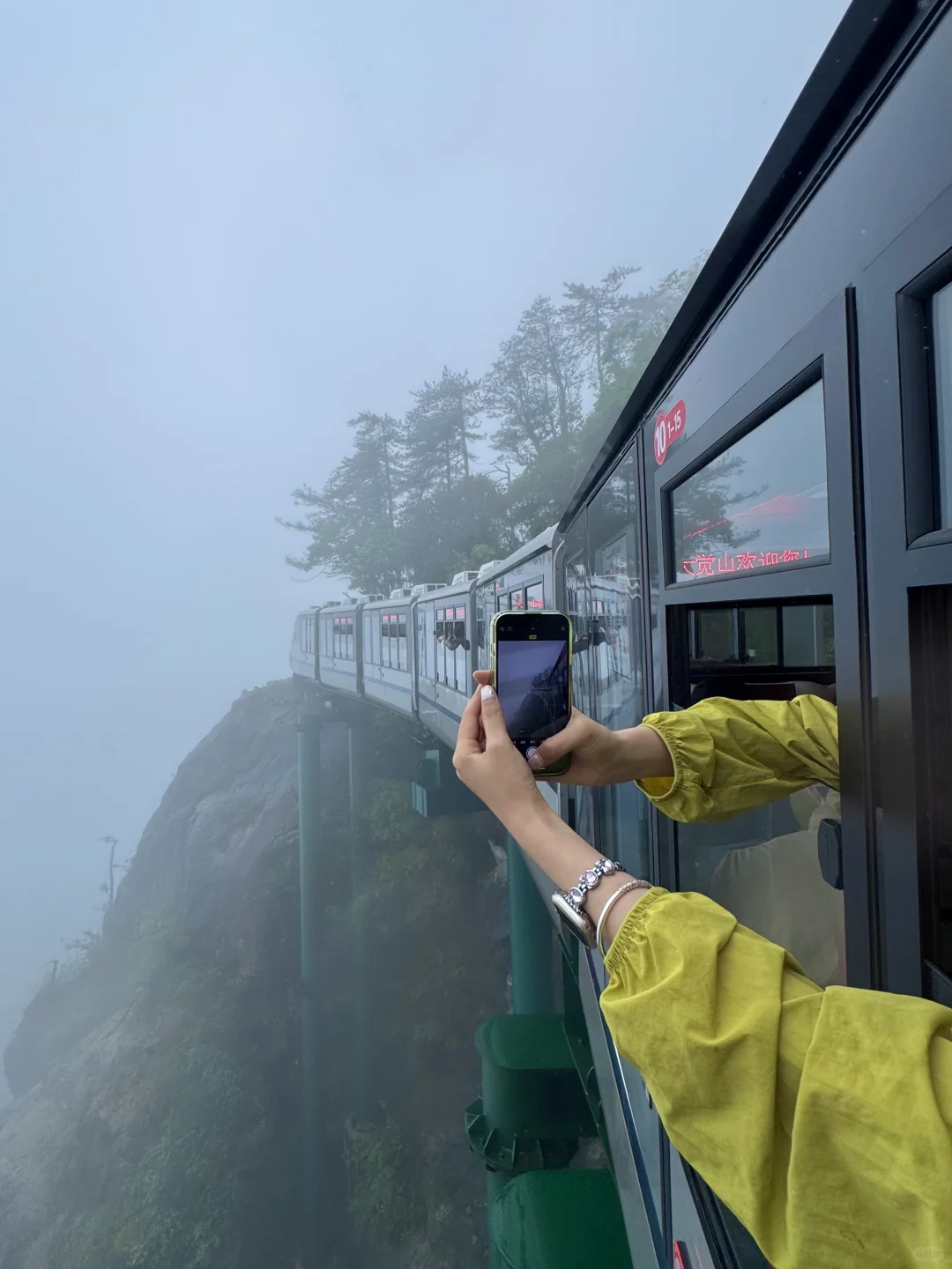 江西人嘴真严！！山上竟然都有悬崖动车了😧…