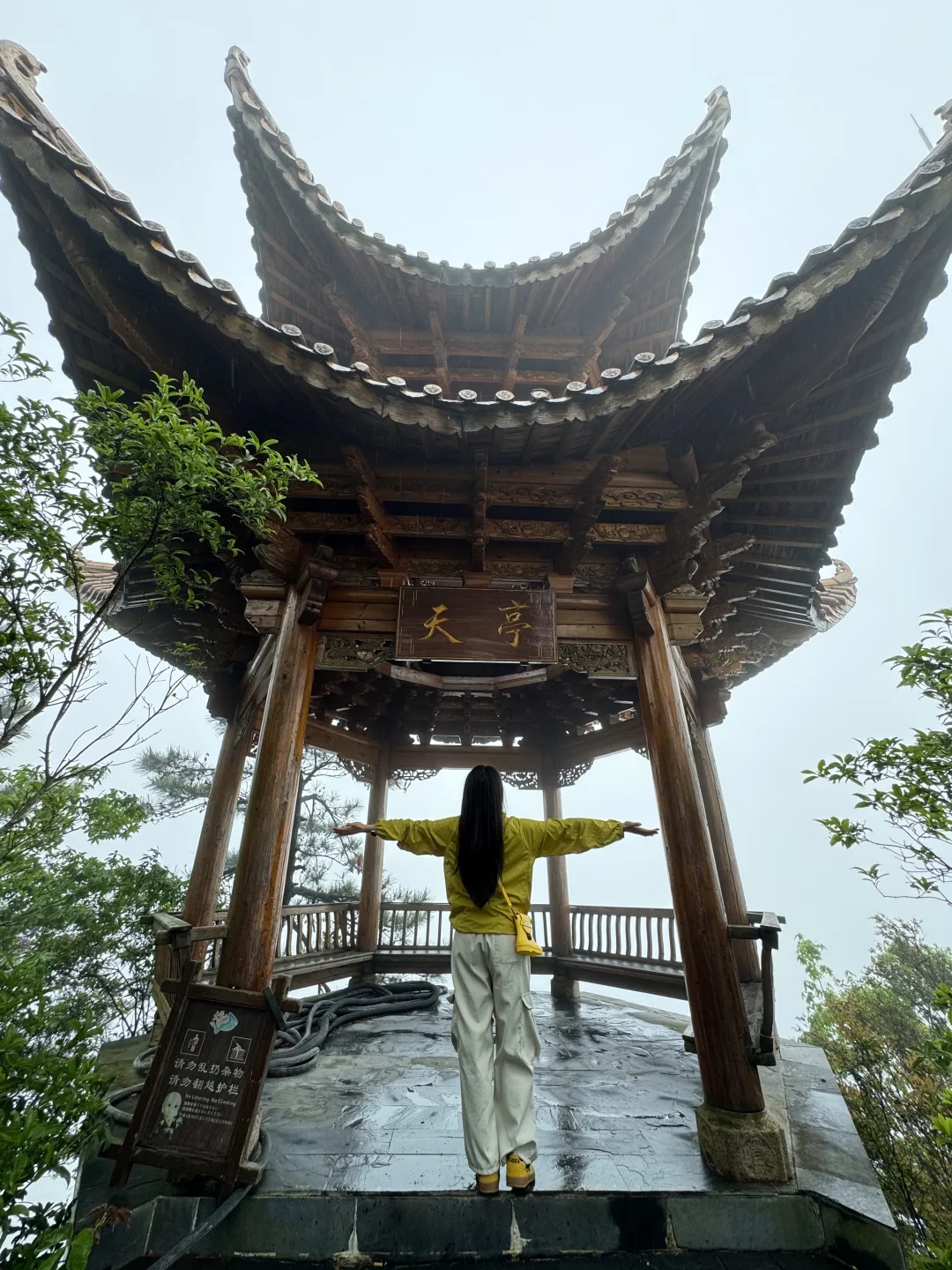 江西人嘴真严！！山上竟然都有悬崖动车了😧…