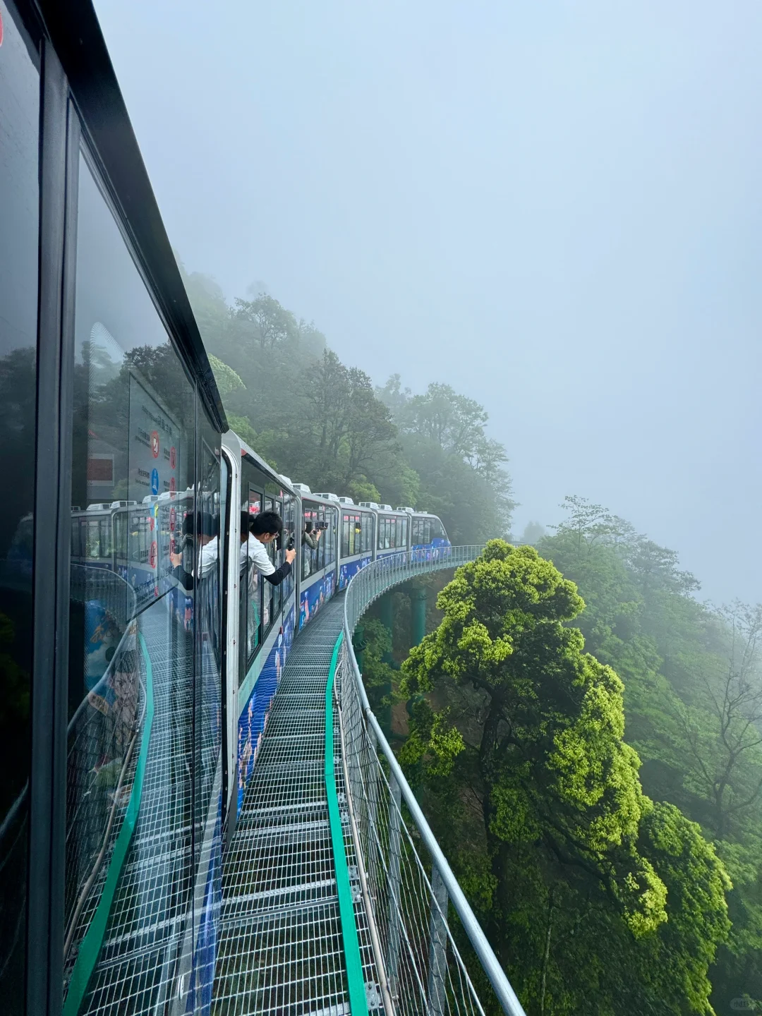 江西人嘴真严！！山上竟然都有悬崖动车了😧…