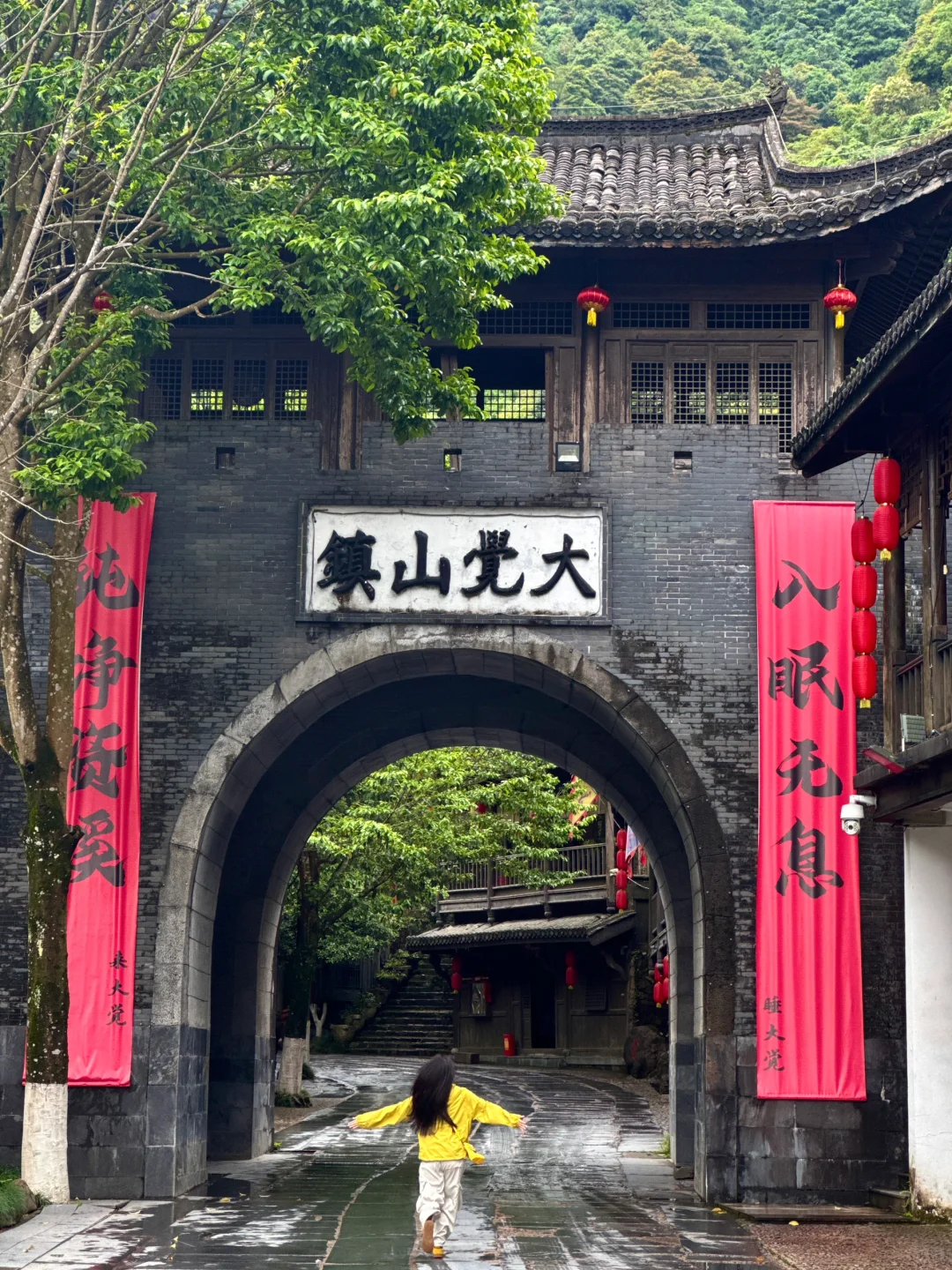 江西人嘴真严！！山上竟然都有悬崖动车了😧…