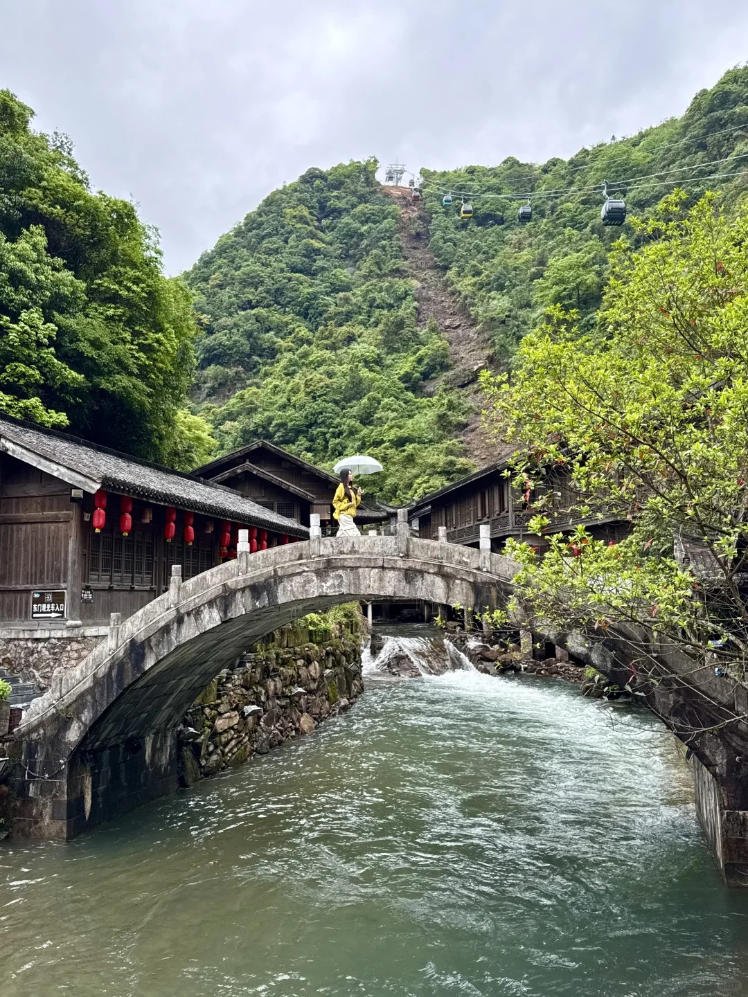 江西人嘴真严！！山上竟然都有悬崖动车了😧…