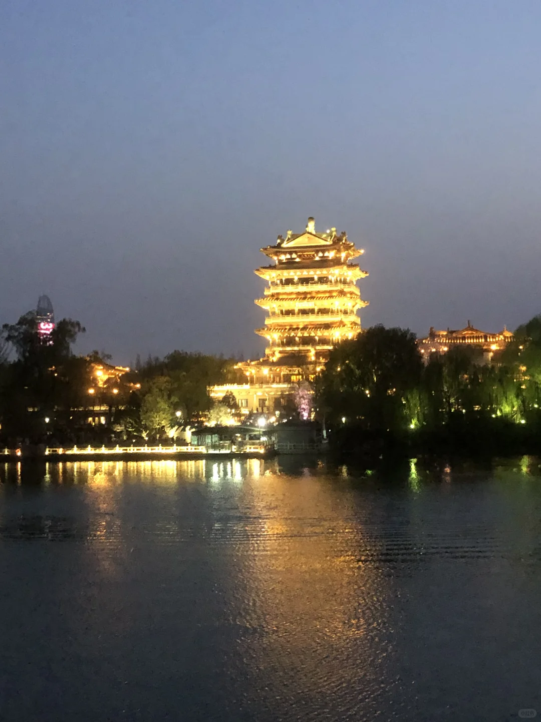 半城山色半城湖·济南