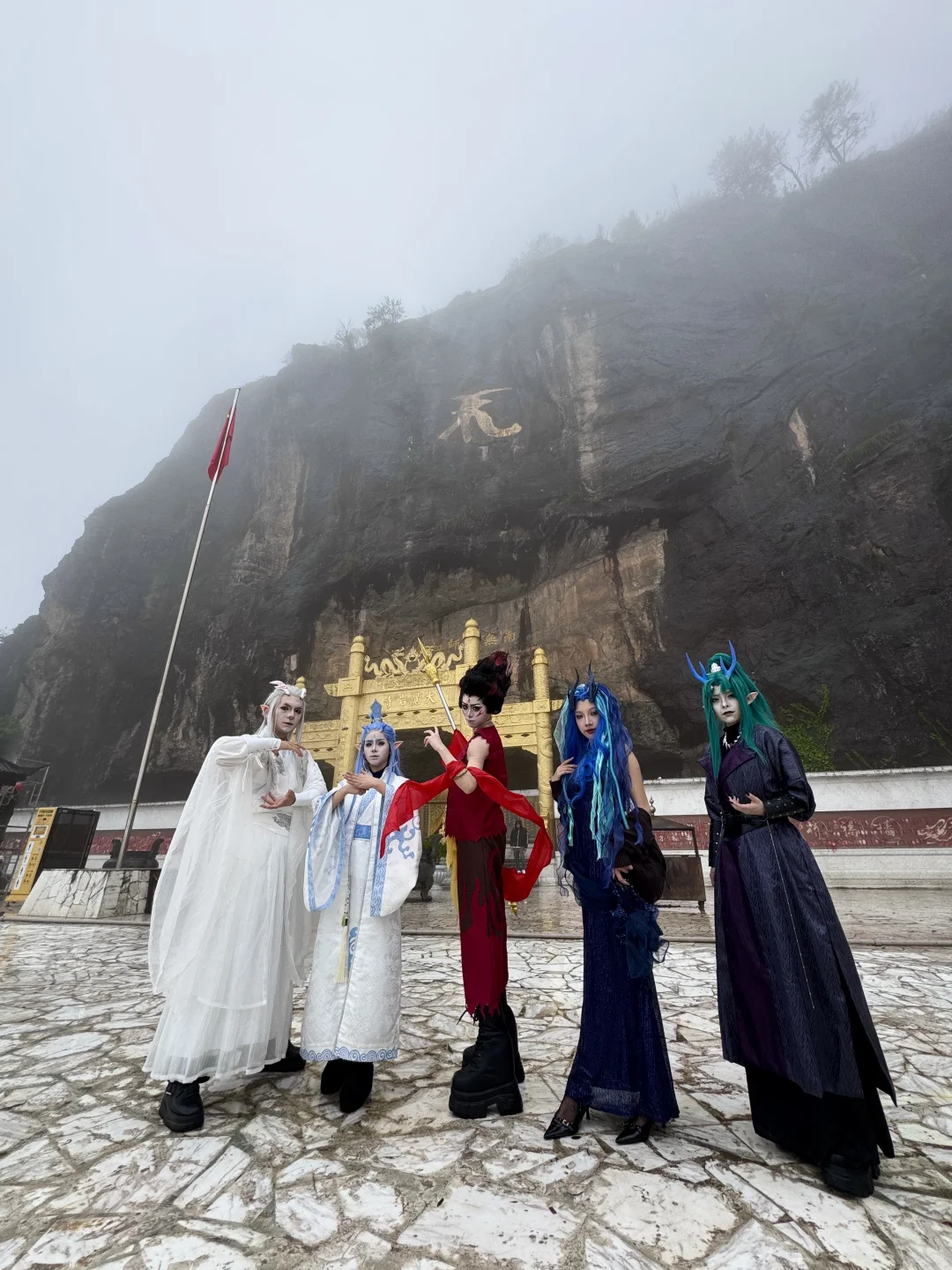 江西人嘴真严！！山上竟然都有悬崖动车了😧…