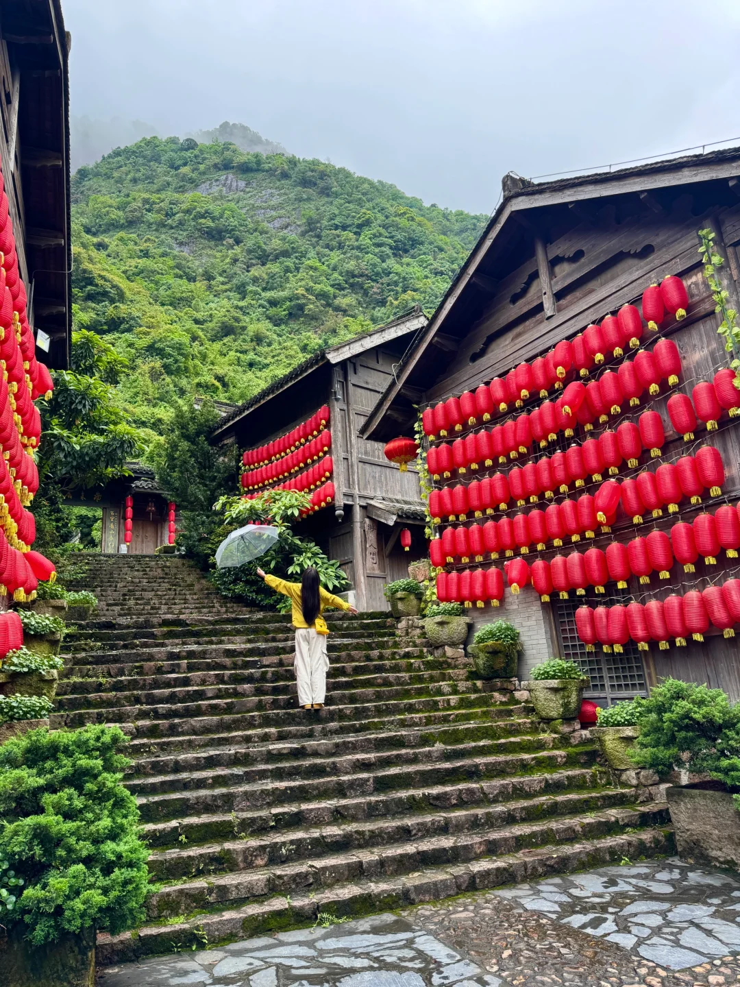 江西人嘴真严！！山上竟然都有悬崖动车了😧…