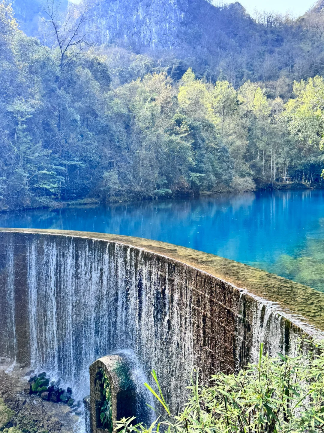 荔波小七孔｜晴天的卧龙潭真的赛九寨沟
