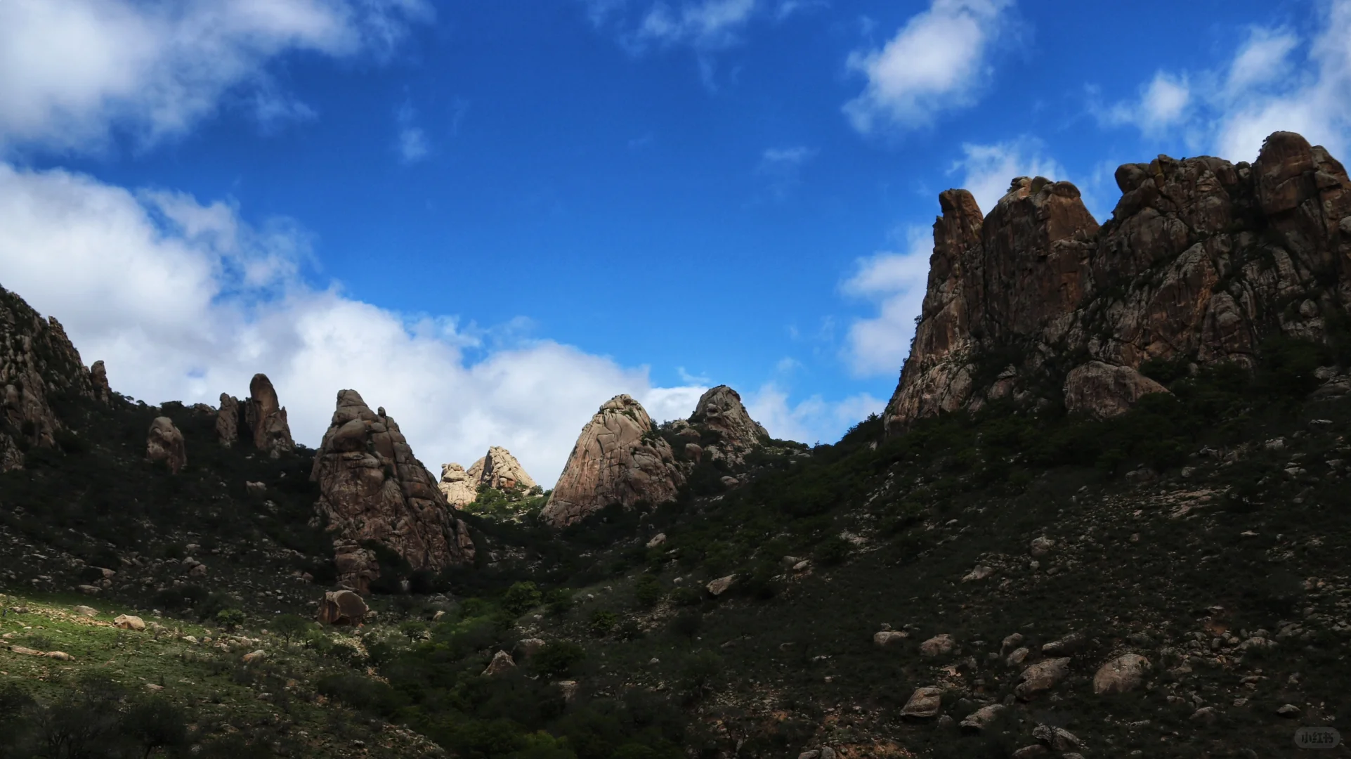 突然火爆的大青山 成为今年北京户外圈压轴