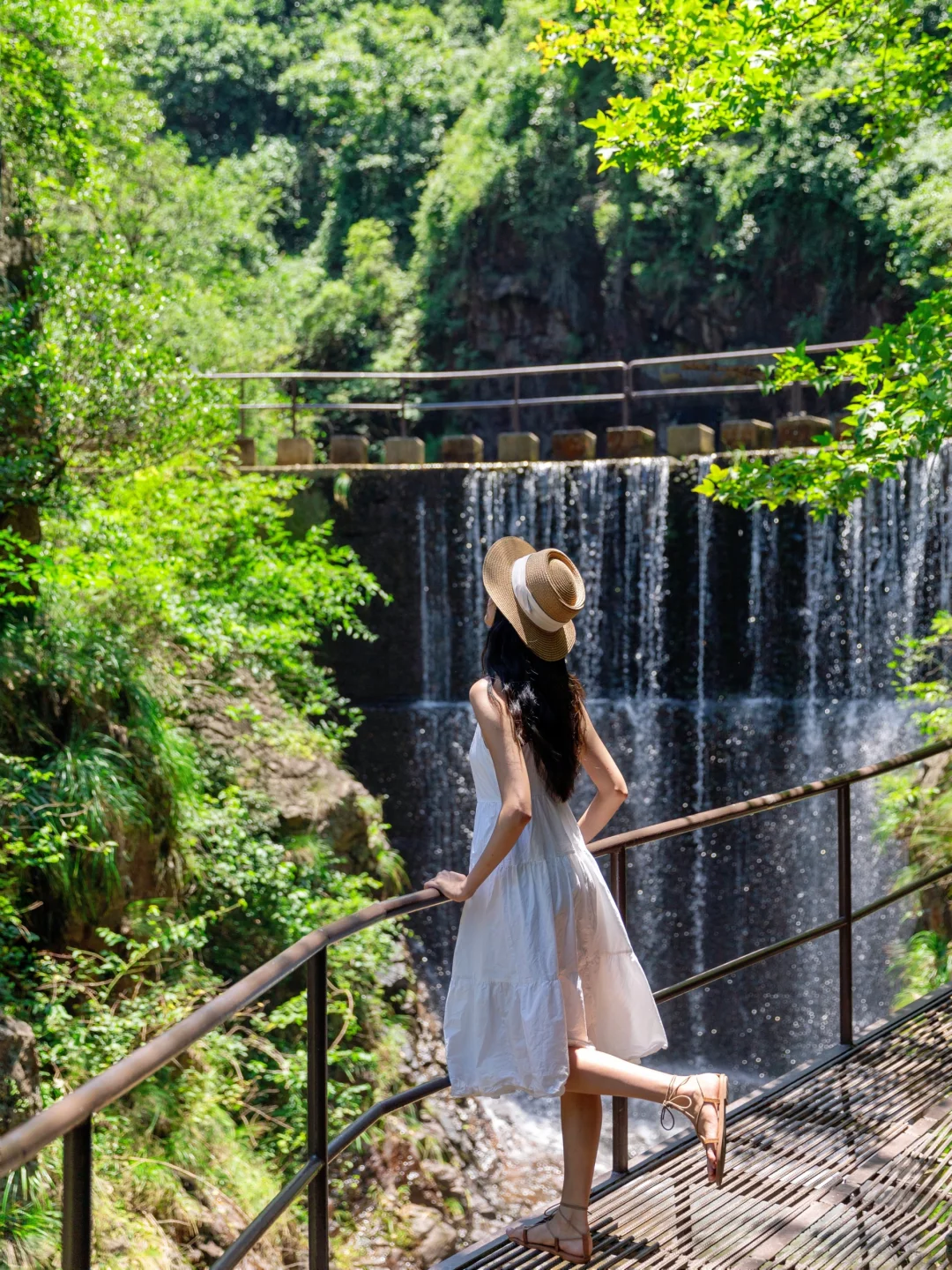 不是九寨沟！这是杭州！！16 ℃避暑胜地🍃