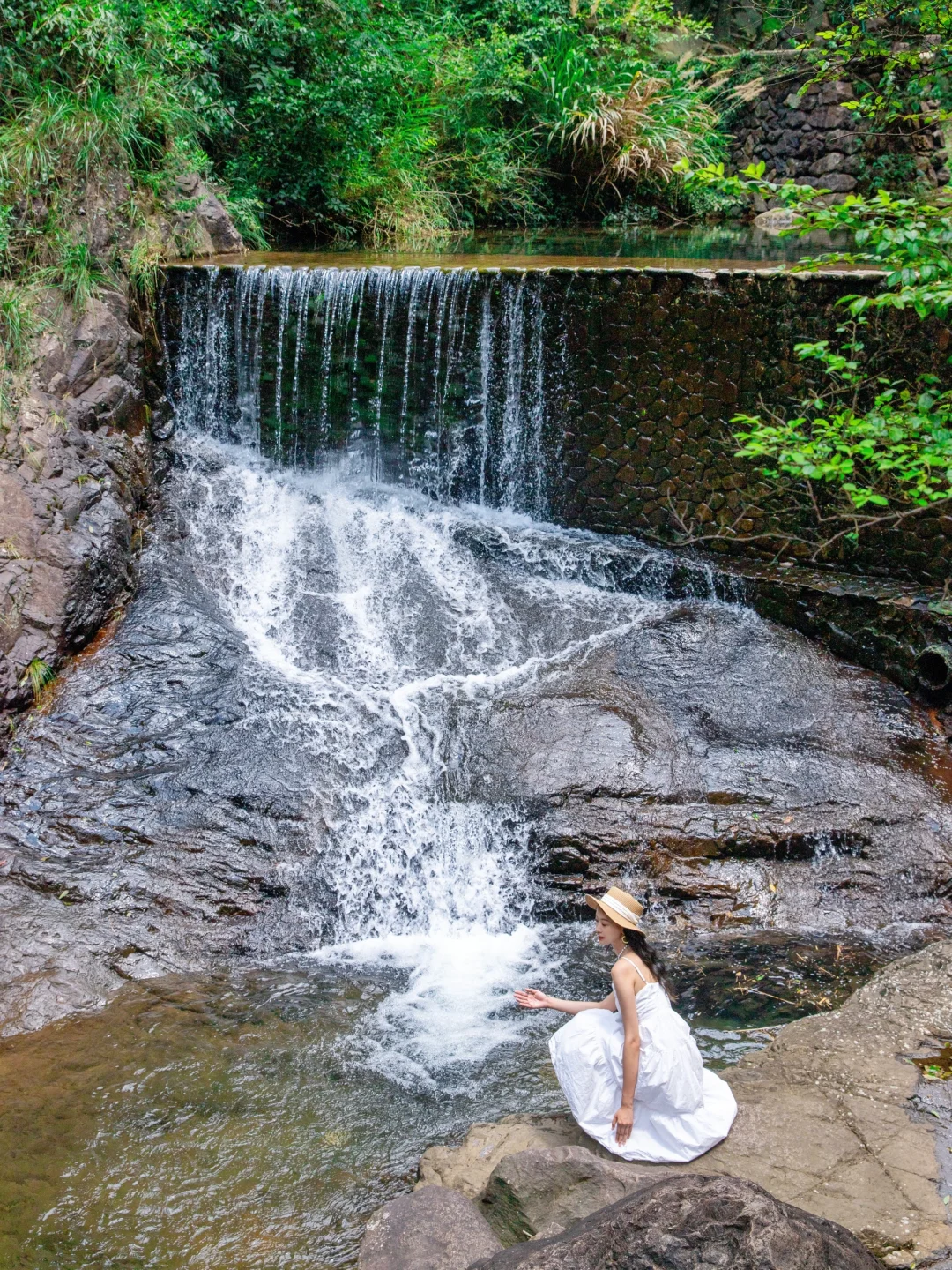 不是九寨沟！这是杭州！！16 ℃避暑胜地🍃