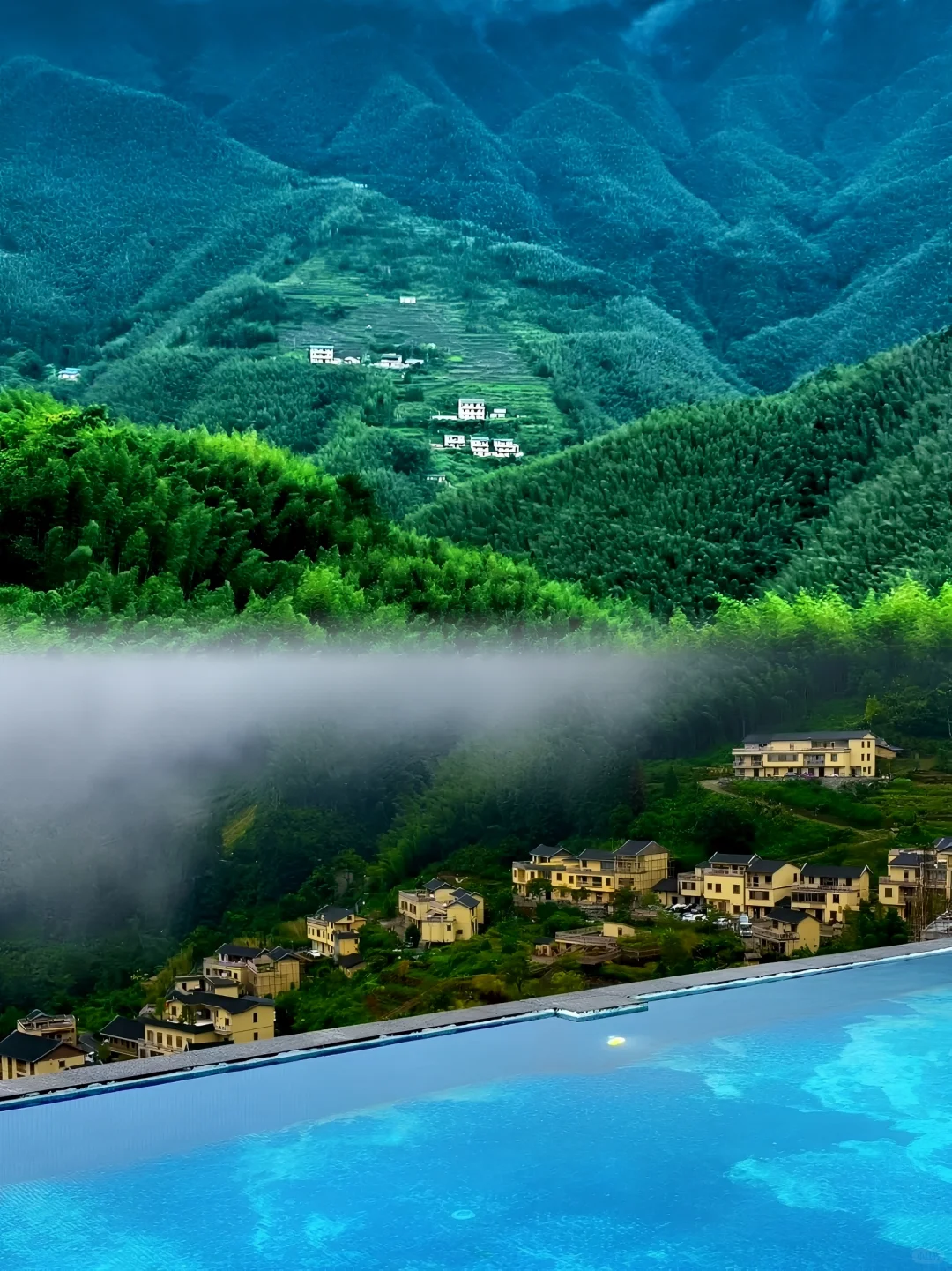 在广东发现了一个藏在竹海里的绝美世外桃源