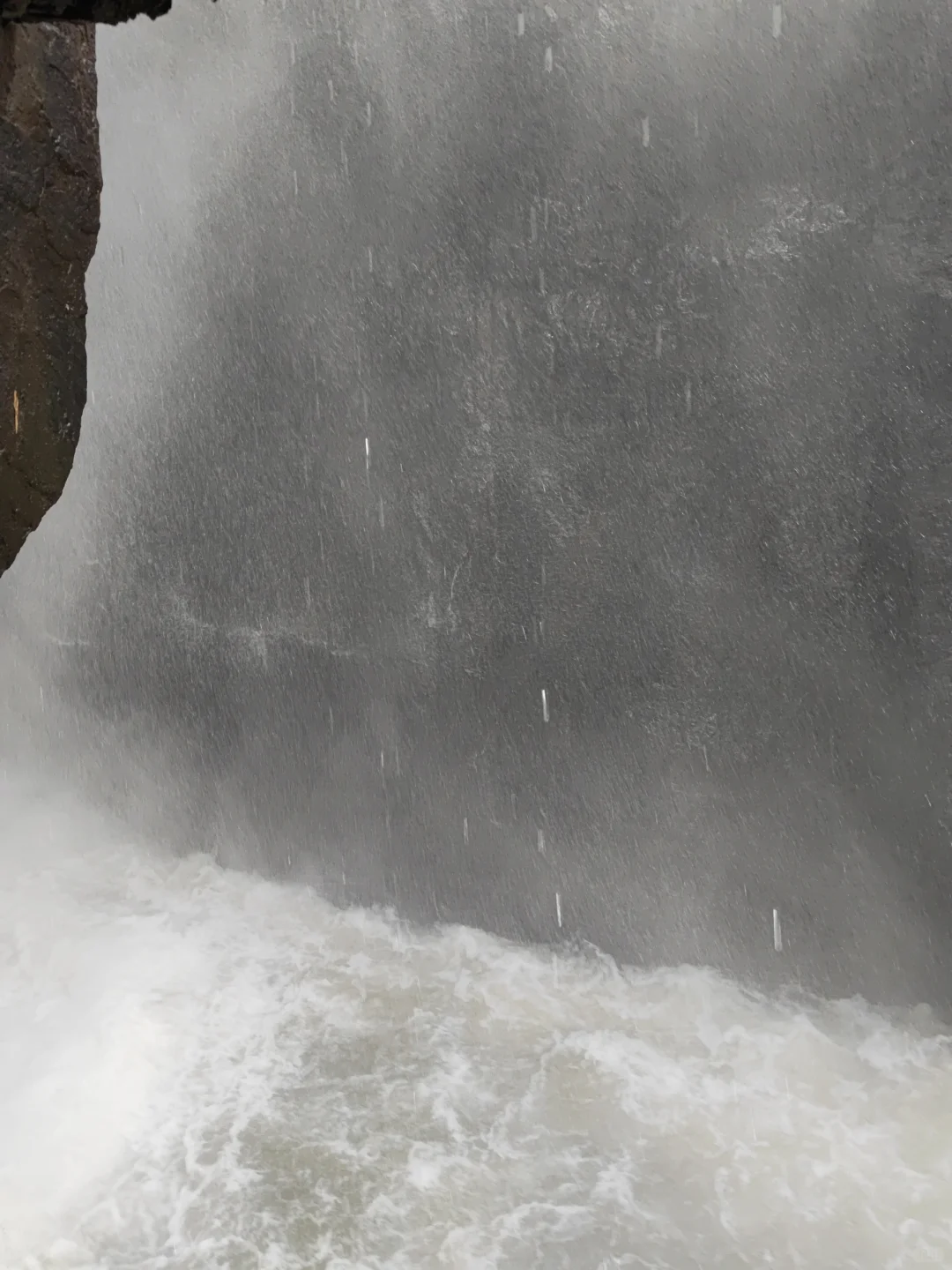 日溪峡谷瀑布景区