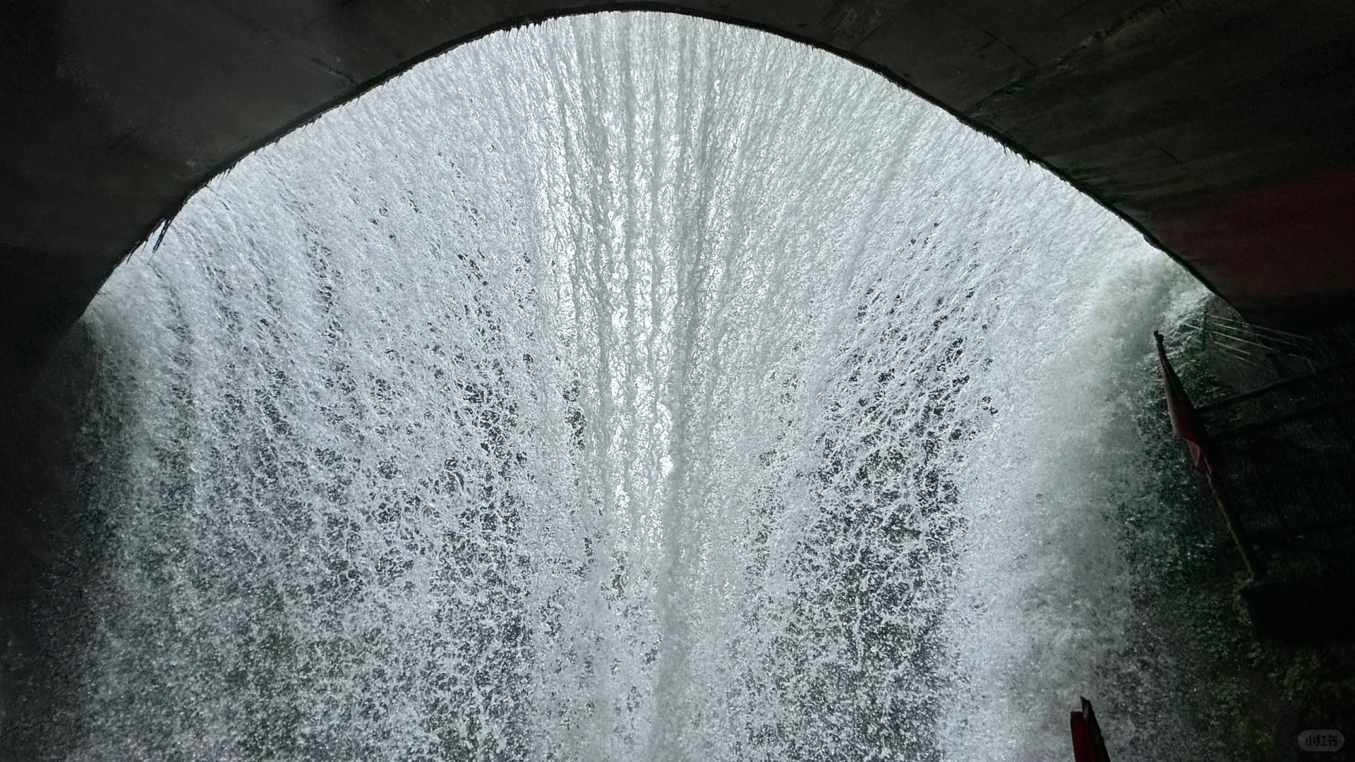 香火岩瀑布不再走弯路，带着景区平面图来的