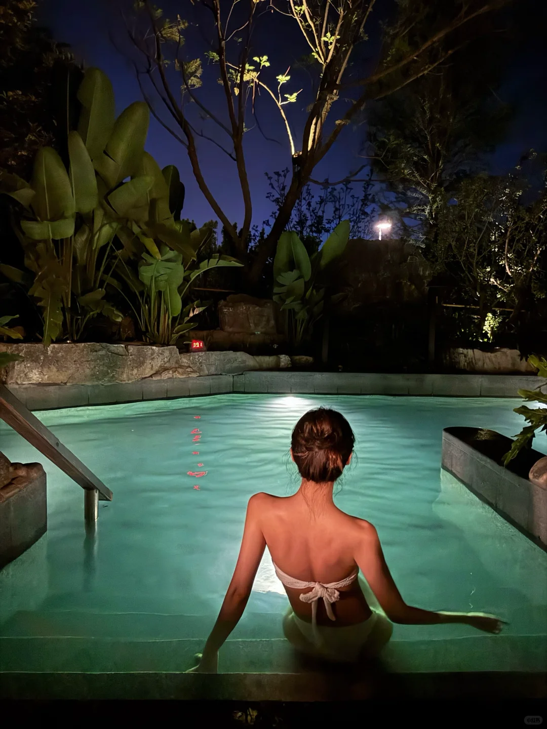 夜晚的森林温泉🌲♨️｜弥勒沐心谷