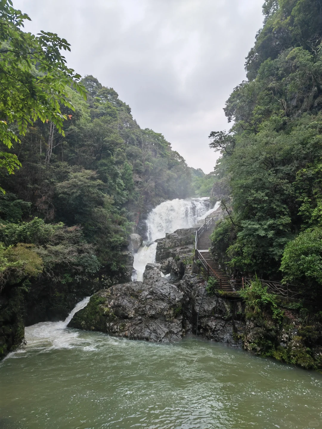 日溪峡谷瀑布景区