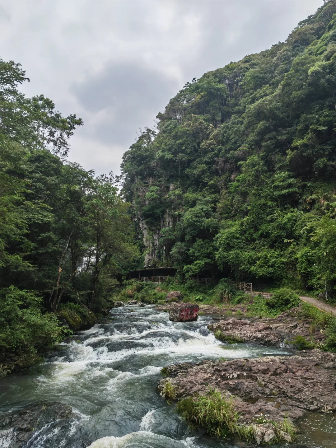日溪峡谷瀑布景区