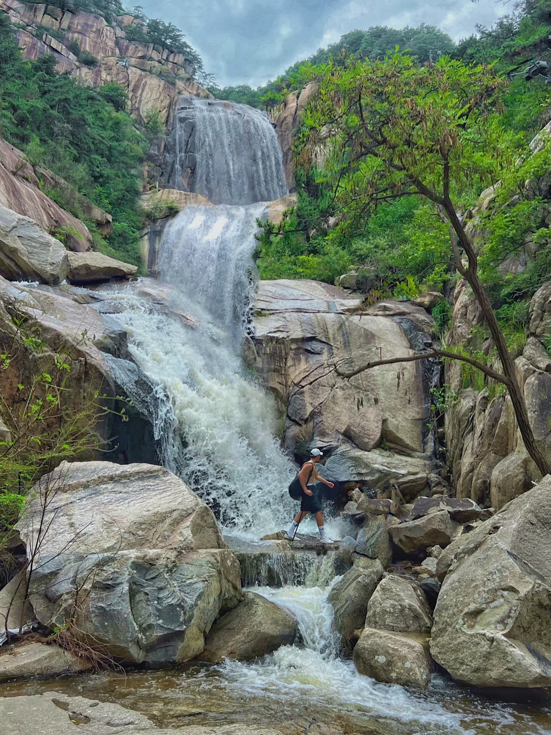 临沂嘴真严啊❗️竟藏着一条高山瀑布🌊附攻略