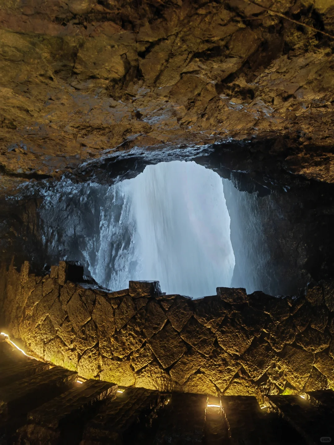 日溪峡谷瀑布景区