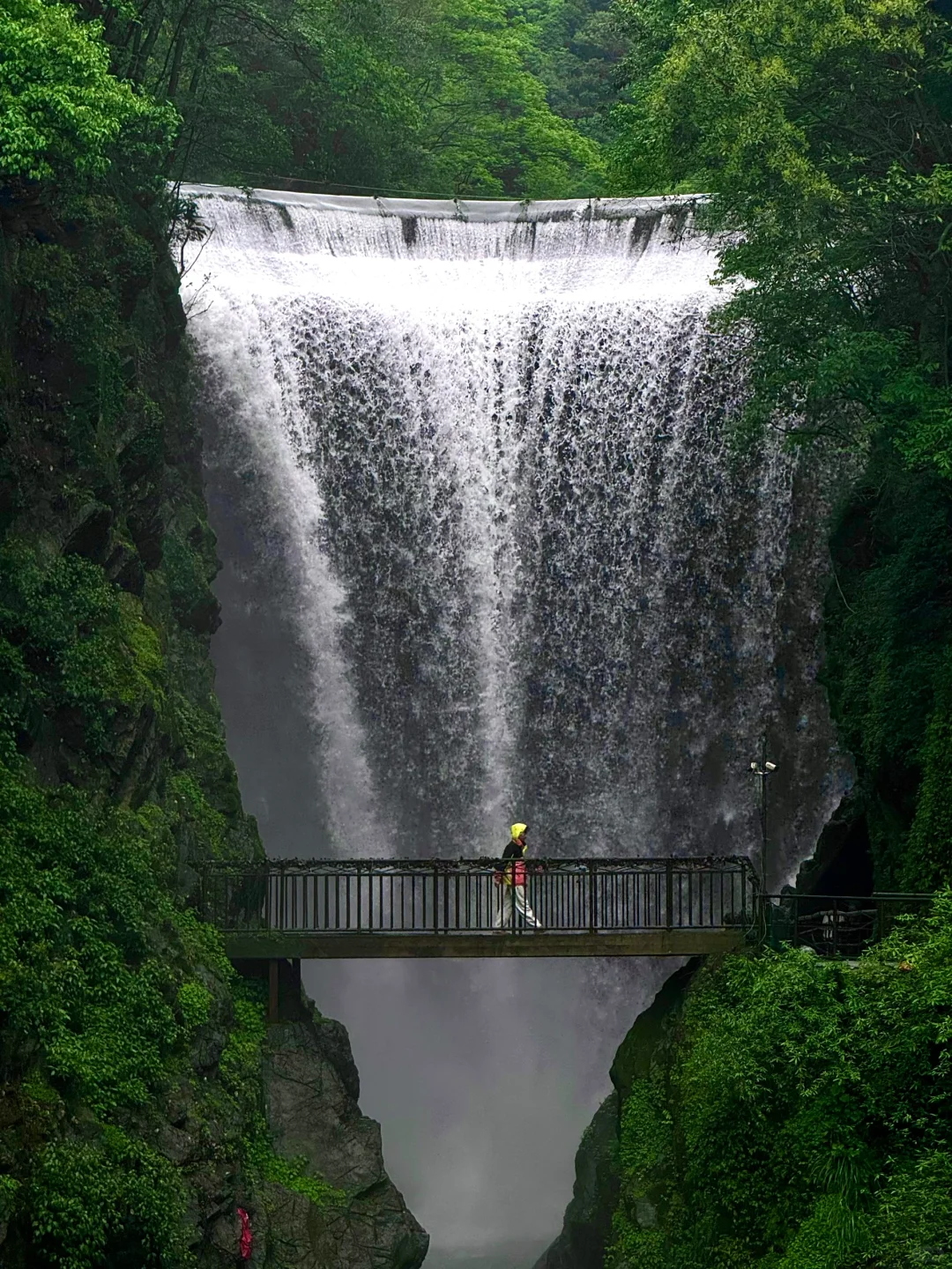 香火岩瀑布不再走弯路，带着景区平面图来的
