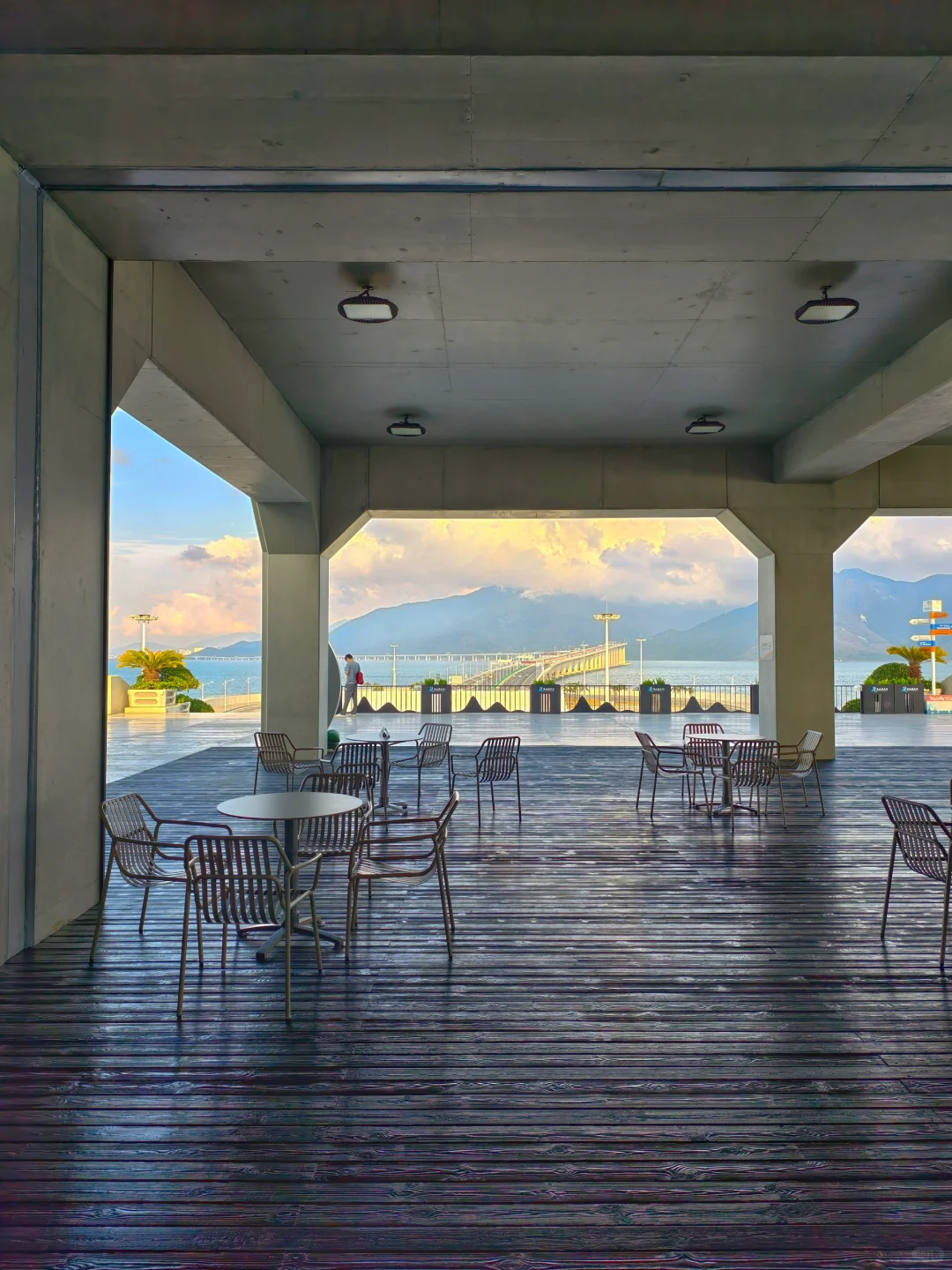 迄今为止，我最喜欢的夏日海边城市出现了…