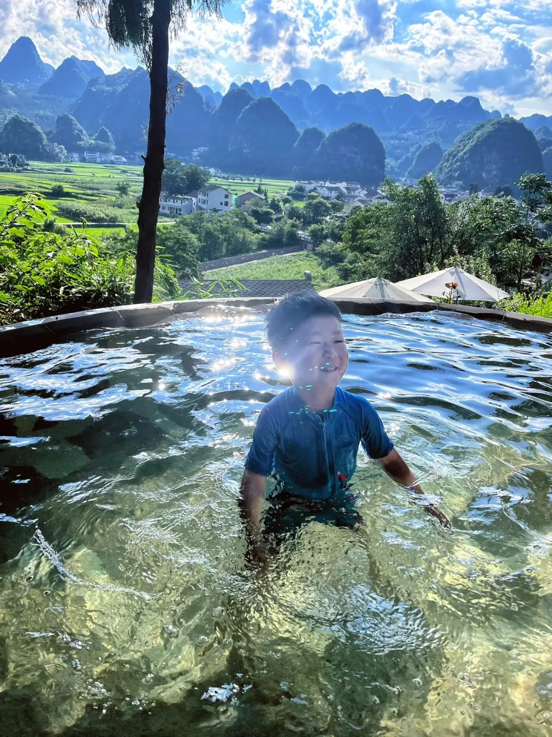 带娃去了22°C的兴义，真比瑞士还震撼…