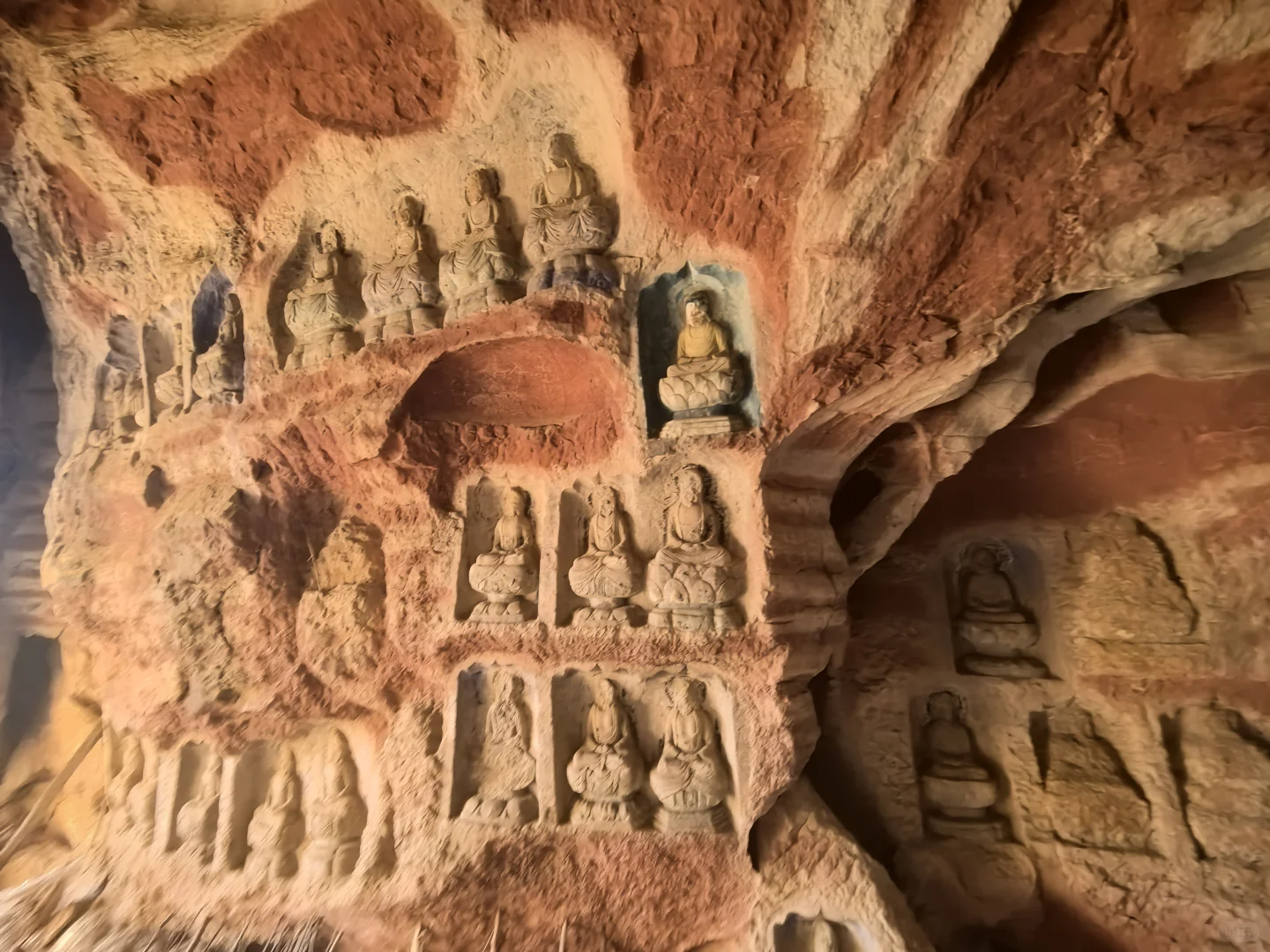 访古笔记 | 悬崖上的佛窟 漫天神佛具象化