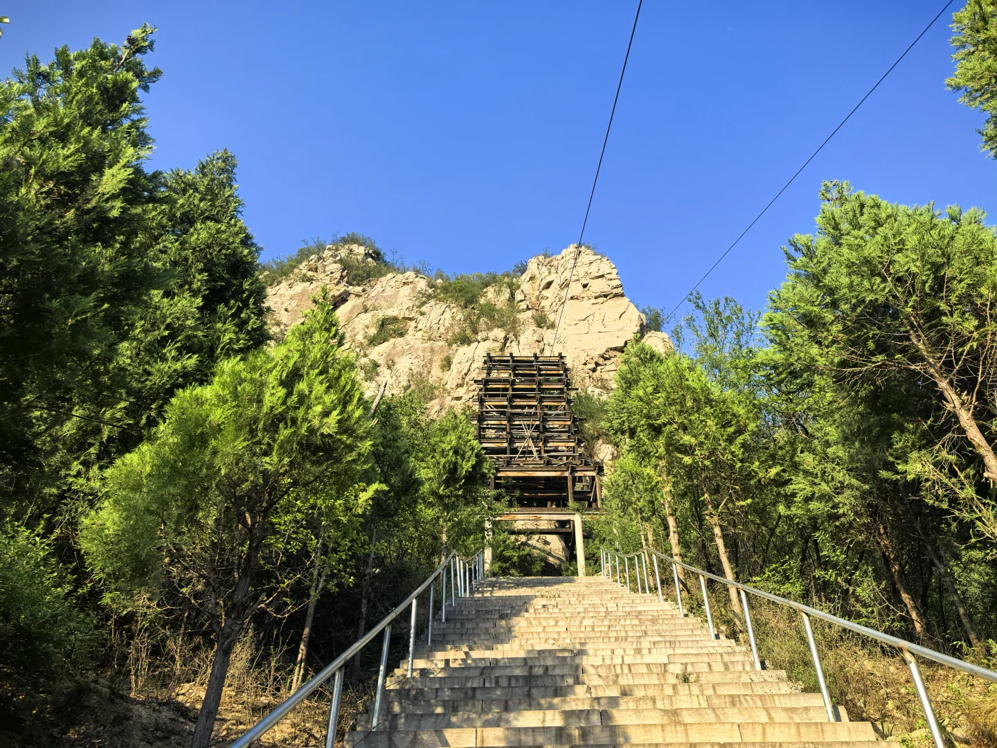 访古笔记 | 悬崖上的佛窟 漫天神佛具象化