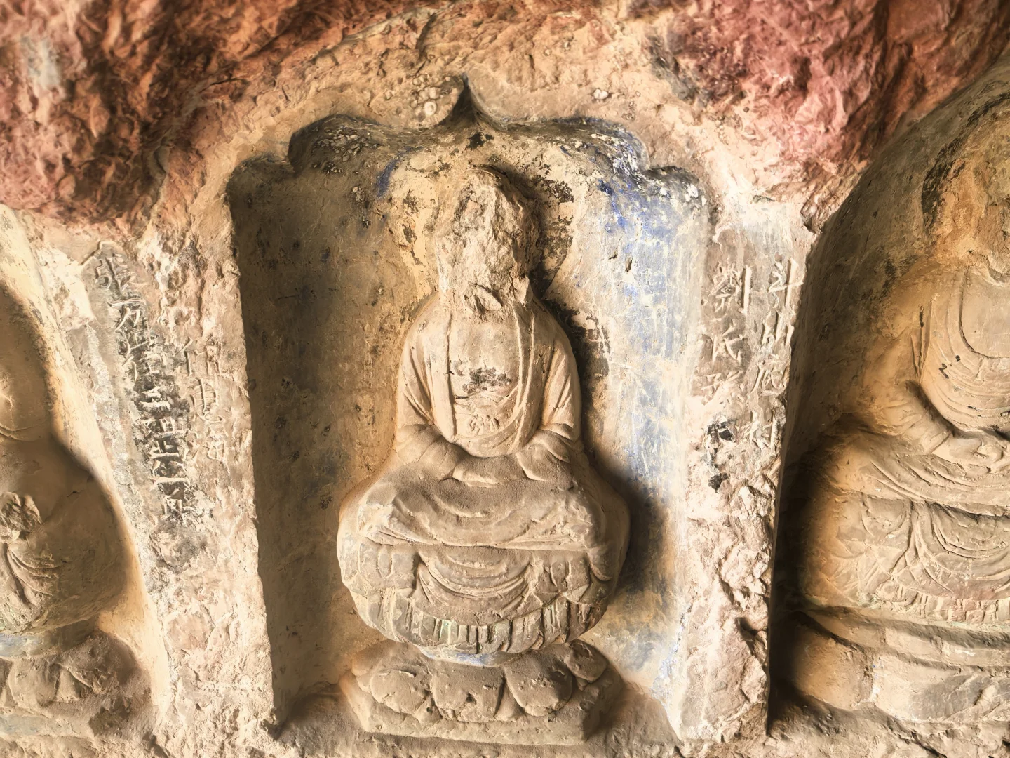 访古笔记 | 悬崖上的佛窟 漫天神佛具象化