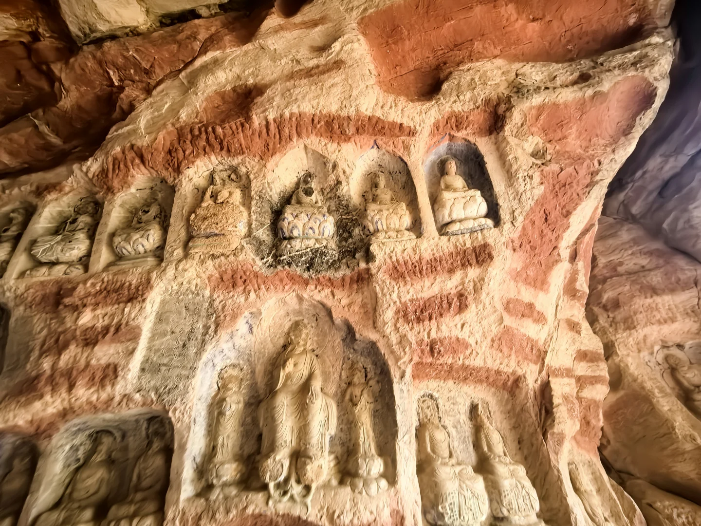 访古笔记 | 悬崖上的佛窟 漫天神佛具象化