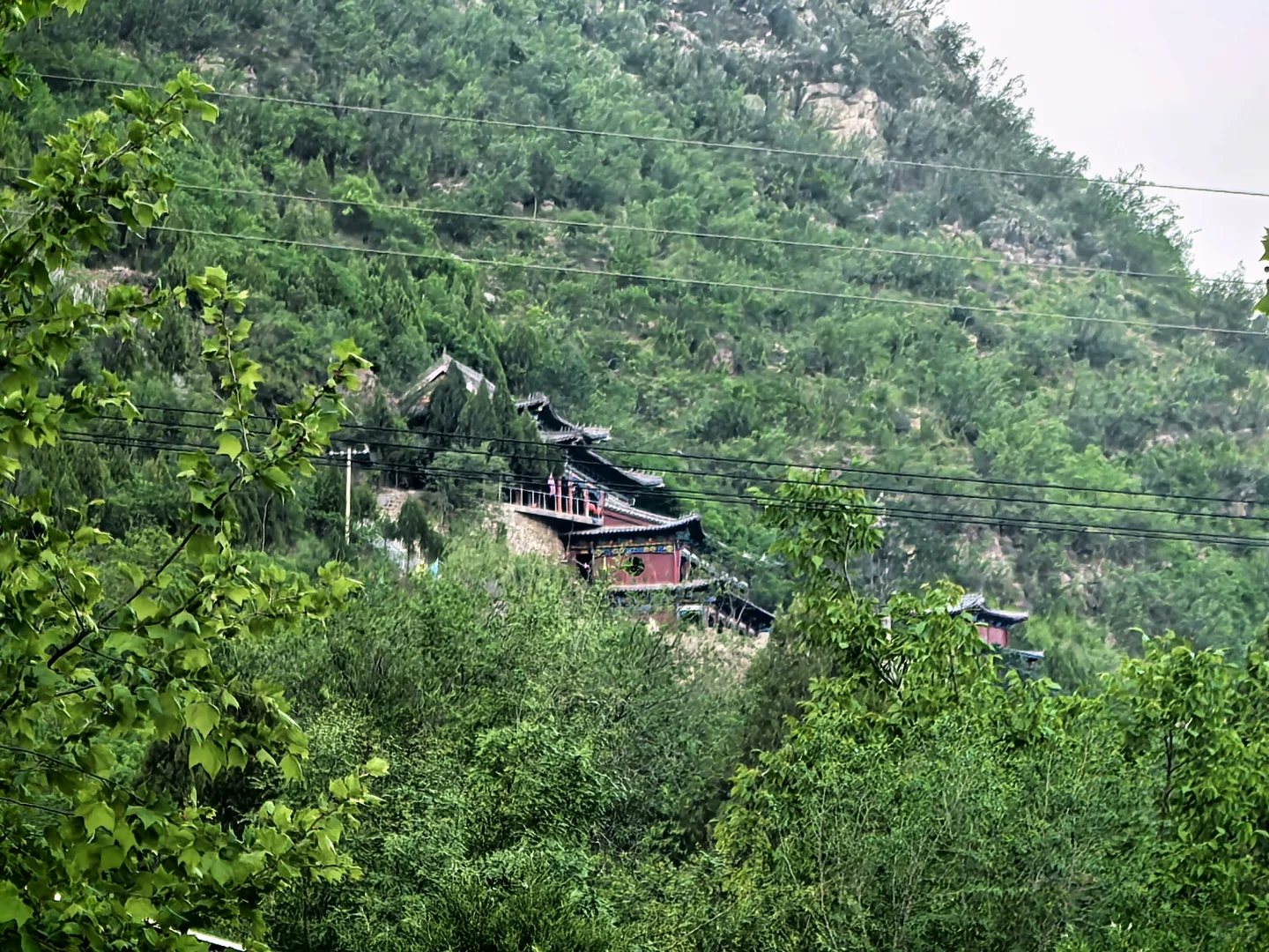 访古笔记 | 悬崖上的佛窟 漫天神佛具象化