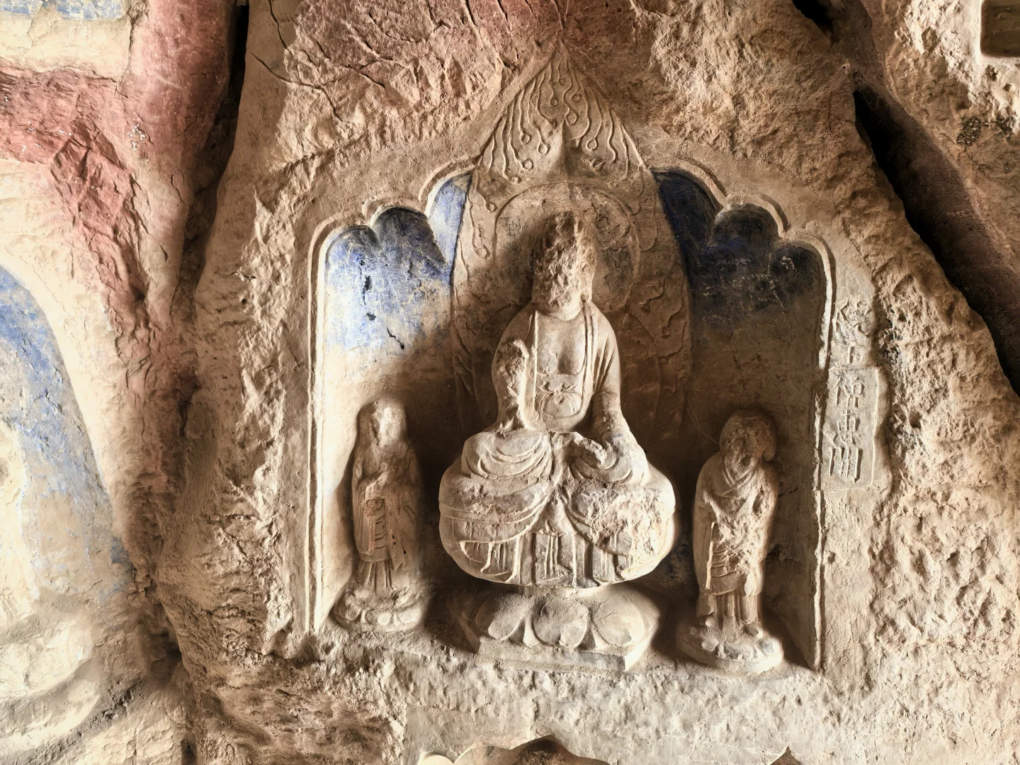 访古笔记 | 悬崖上的佛窟 漫天神佛具象化