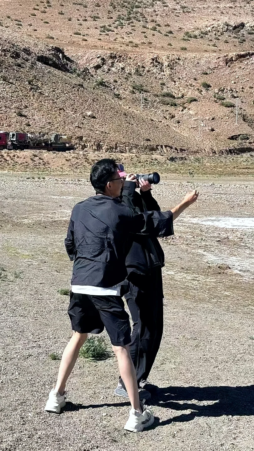 二十岁不去看世界，三十岁就是柴米油盐