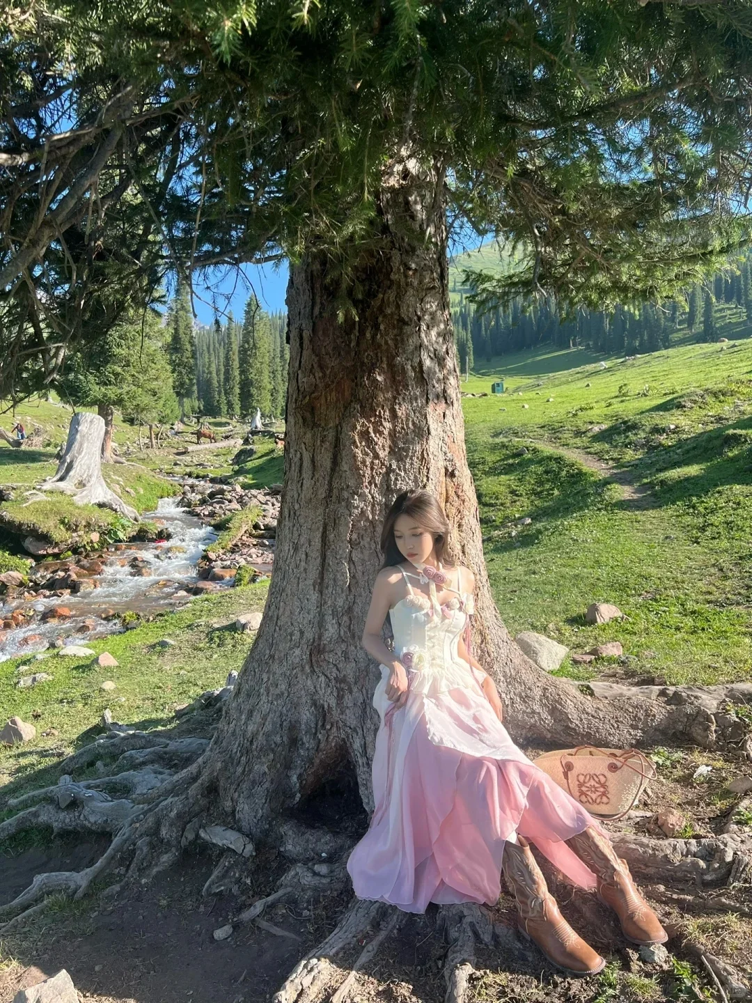 听劝，去新疆没必要带太多衣服....