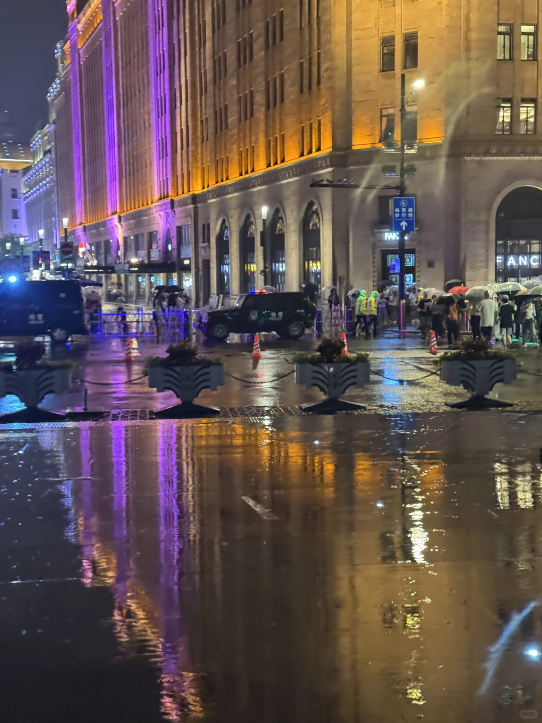 就让大雨让这座城市颠倒～