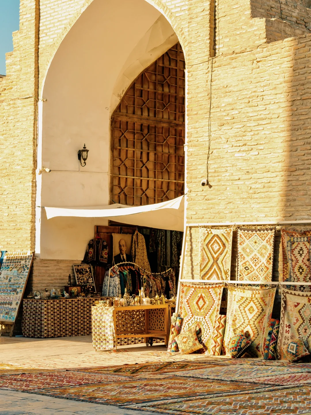 布哈拉💫走进孤独星球和一千零一夜的封面