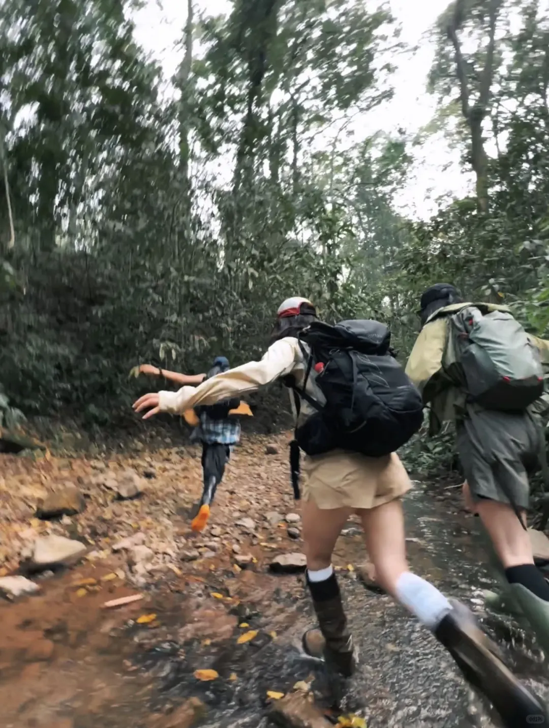 谁懂参加都是年轻人的旅行团的快乐‼️