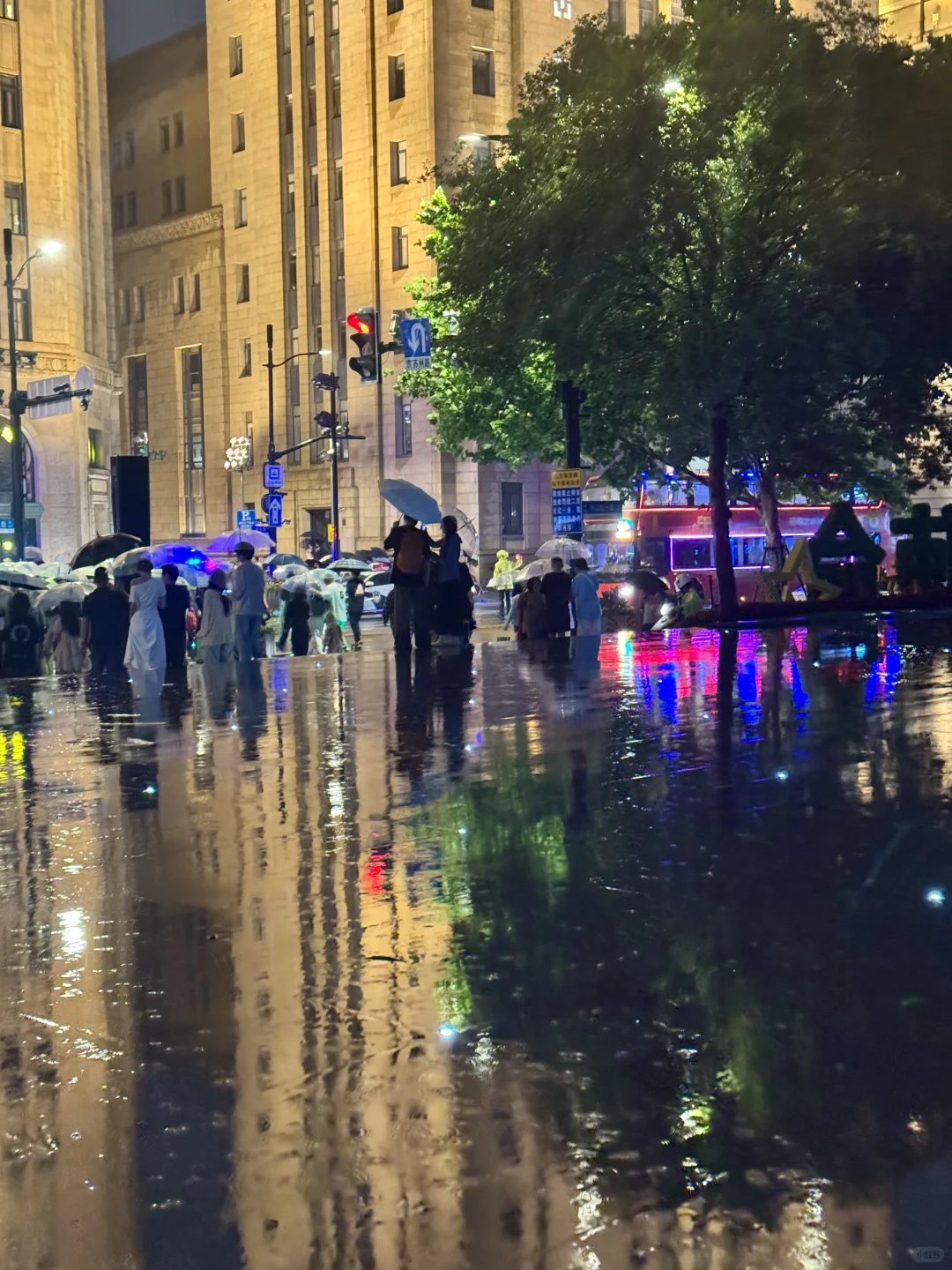 就让大雨让这座城市颠倒～