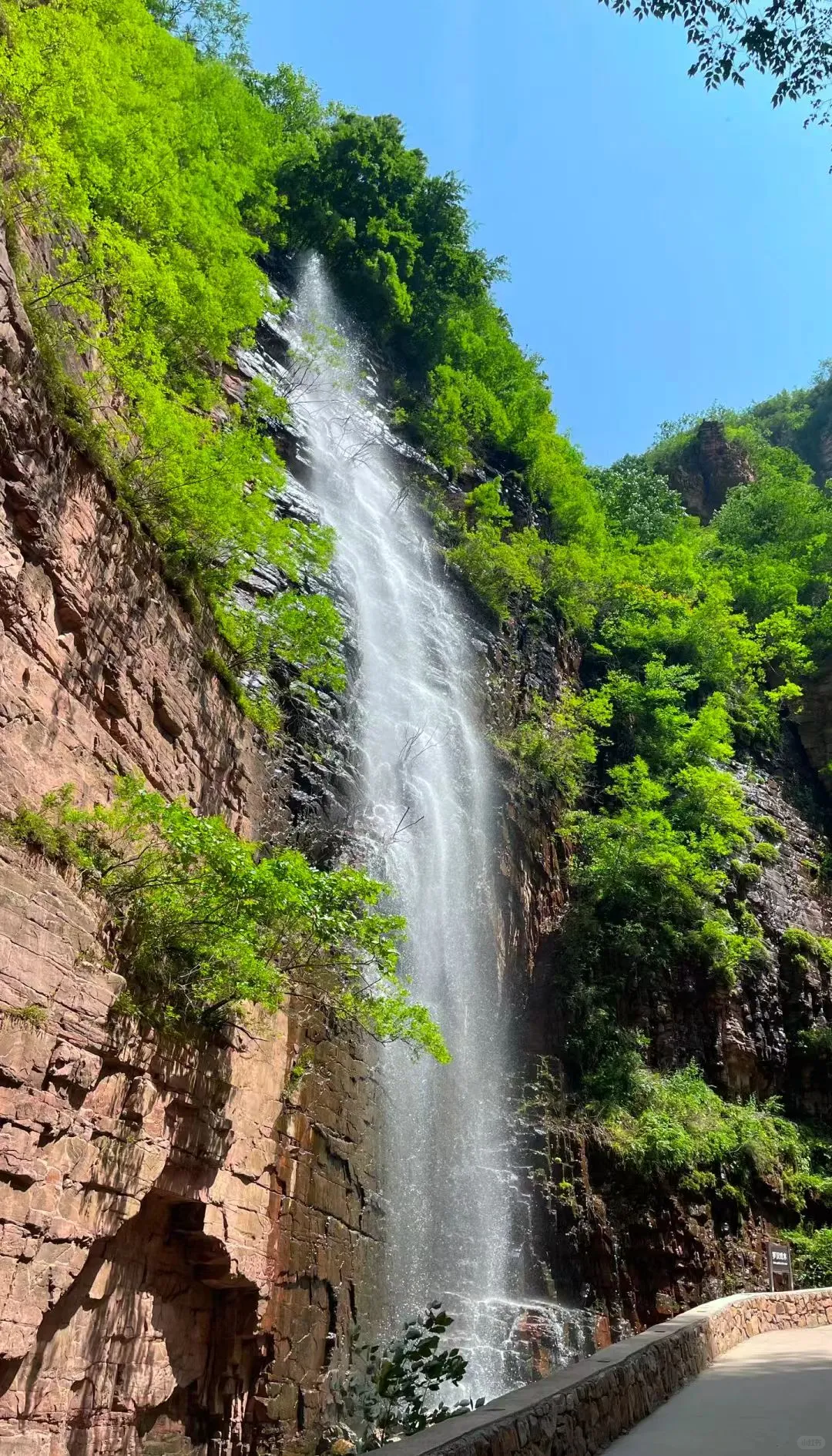 端午避人潮京郊20度“小九寨”平谷湖洞水