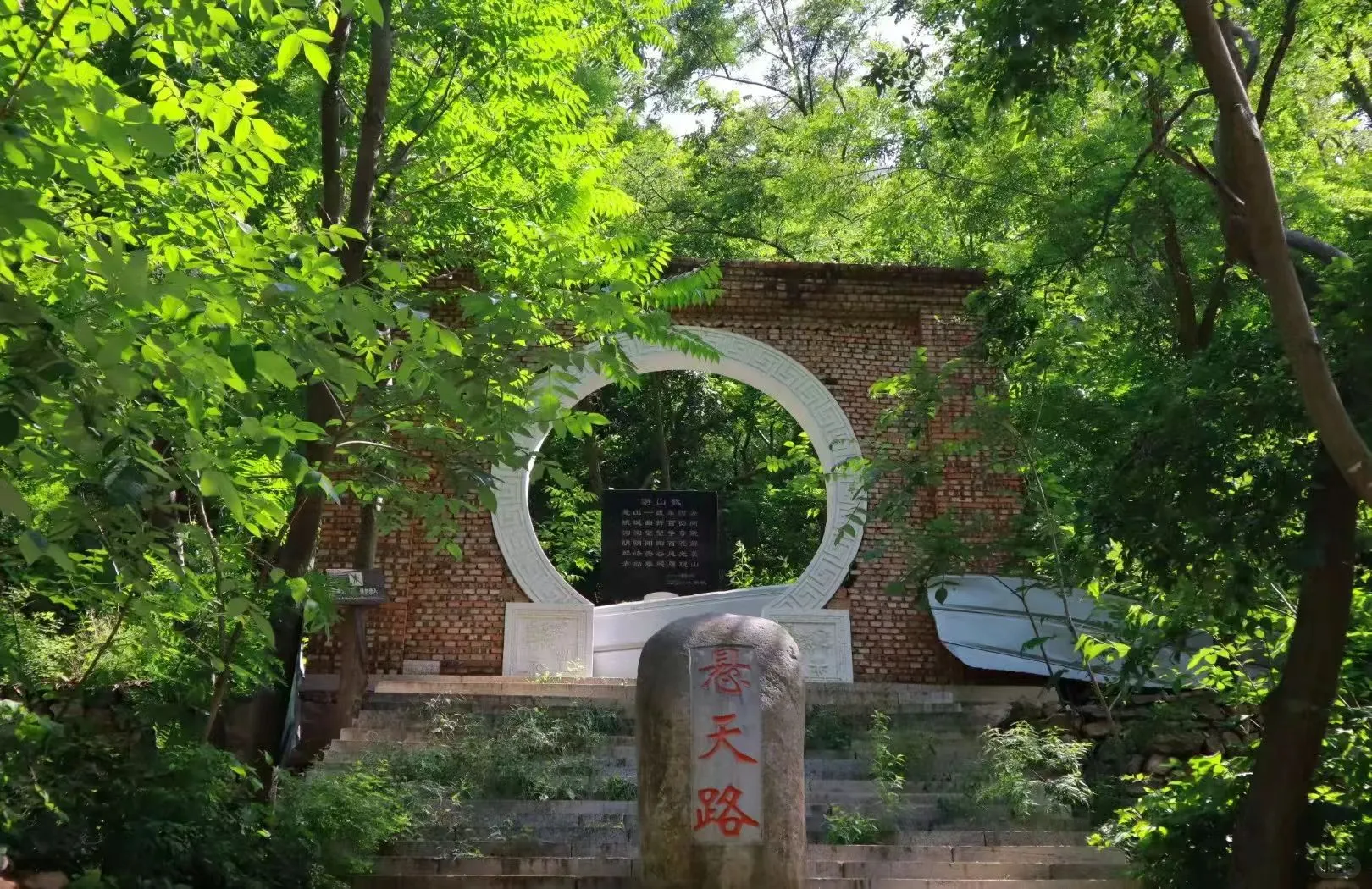 端午避人潮京郊20度“小九寨”平谷湖洞水