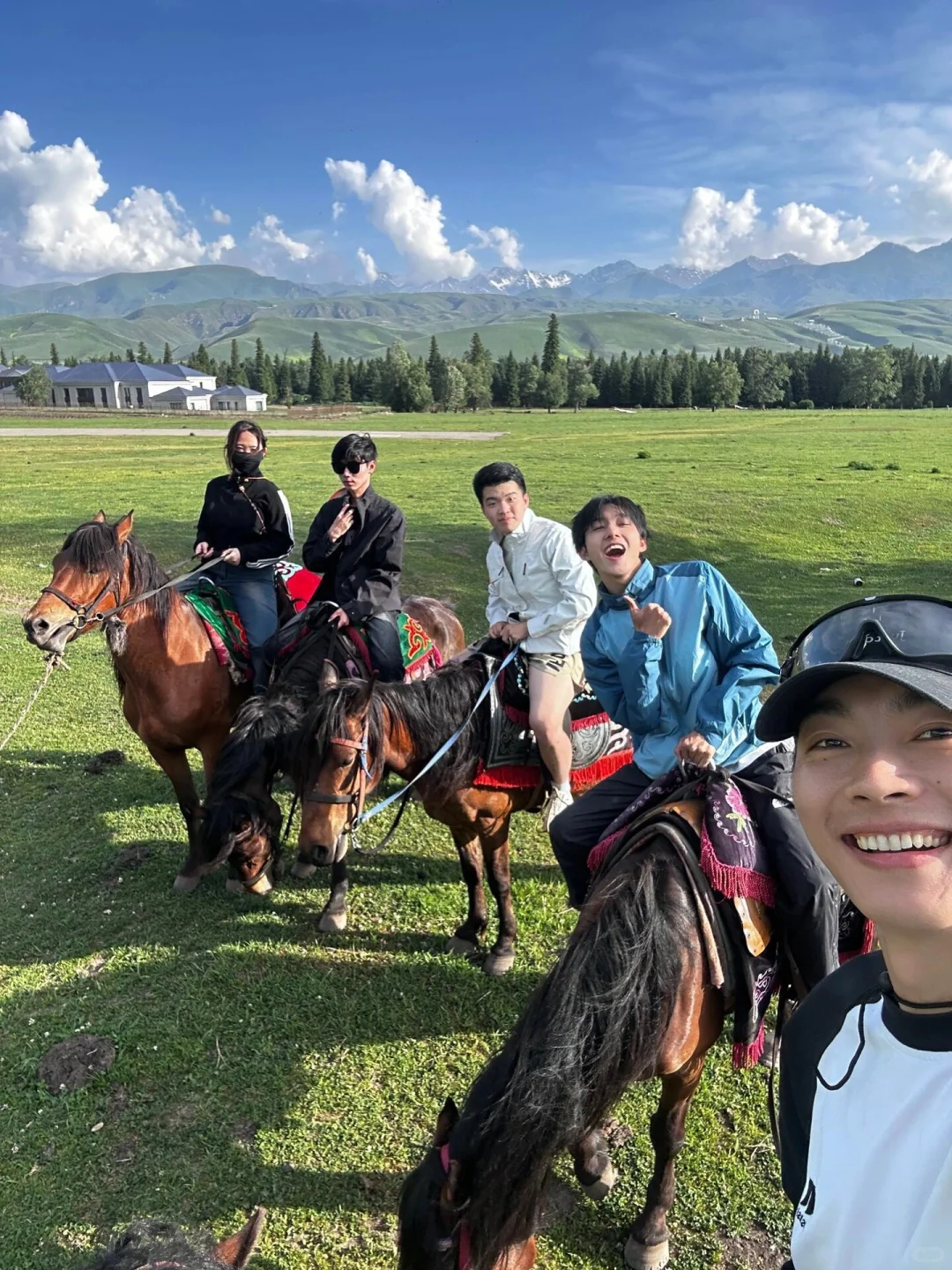 带闺蜜去了22℃的赛里木湖，真比新西兰震撼！