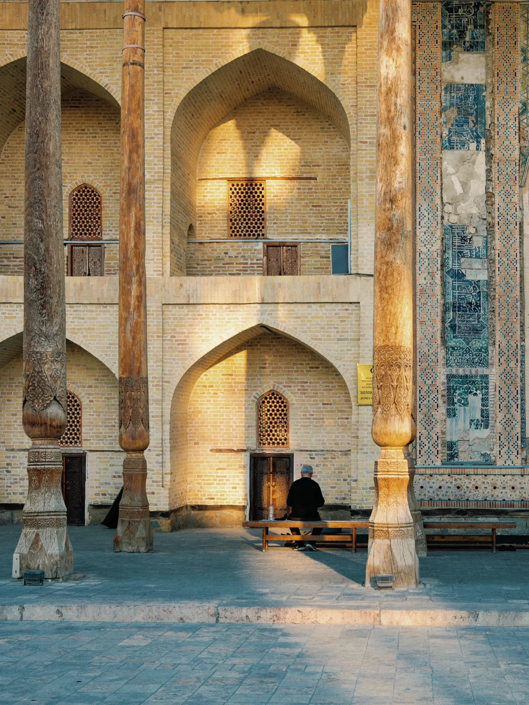 布哈拉💫走进孤独星球和一千零一夜的封面