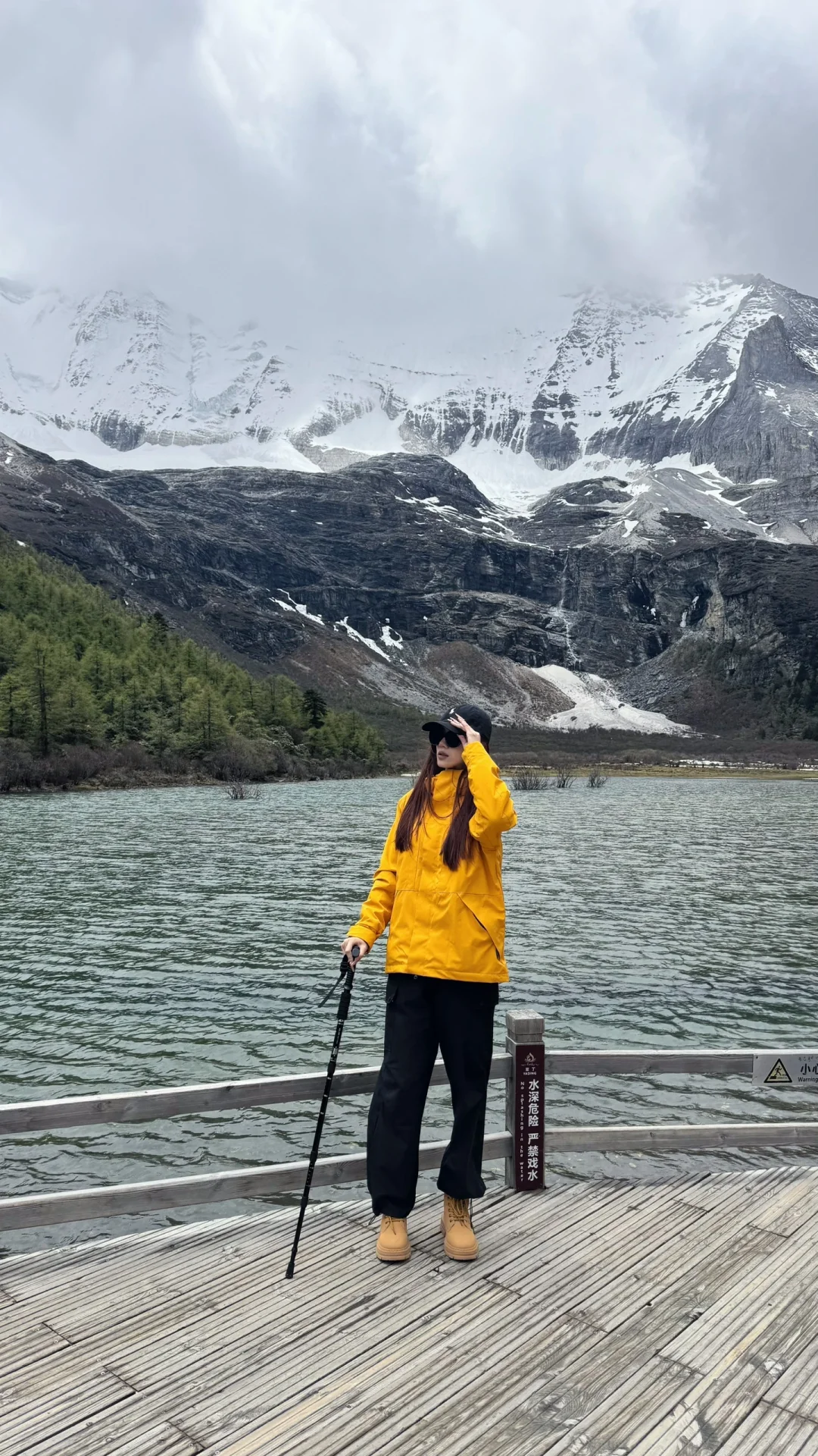 🌧️ 雨雾中的稻城亚丁，贡嘎措已是绝美！