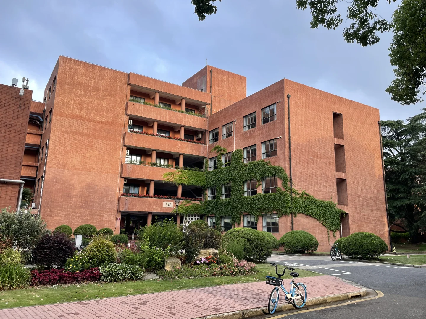 人民广场闵行分广场特色景点