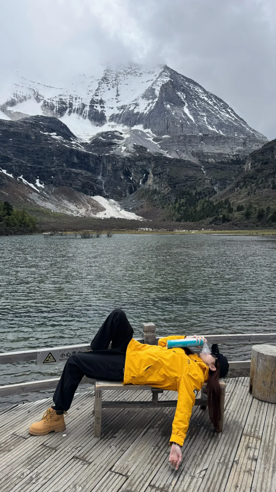 🌧️ 雨雾中的稻城亚丁，贡嘎措已是绝美！