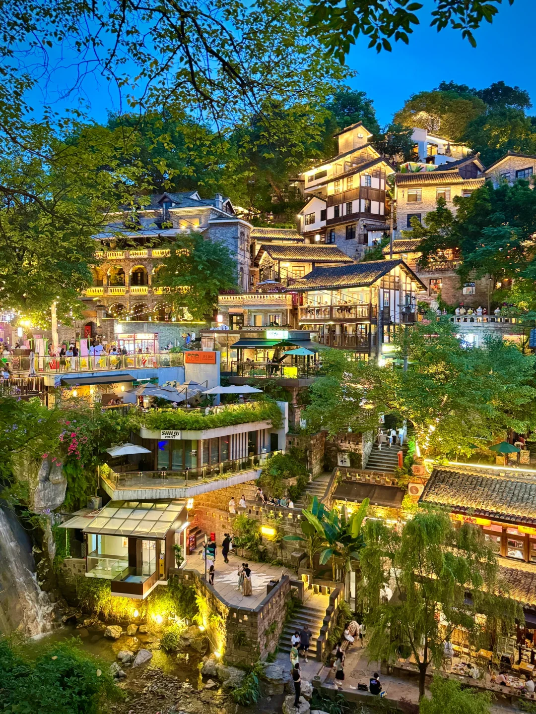 马上离开重庆了，哭着发出1️⃣8️⃣张live图😭