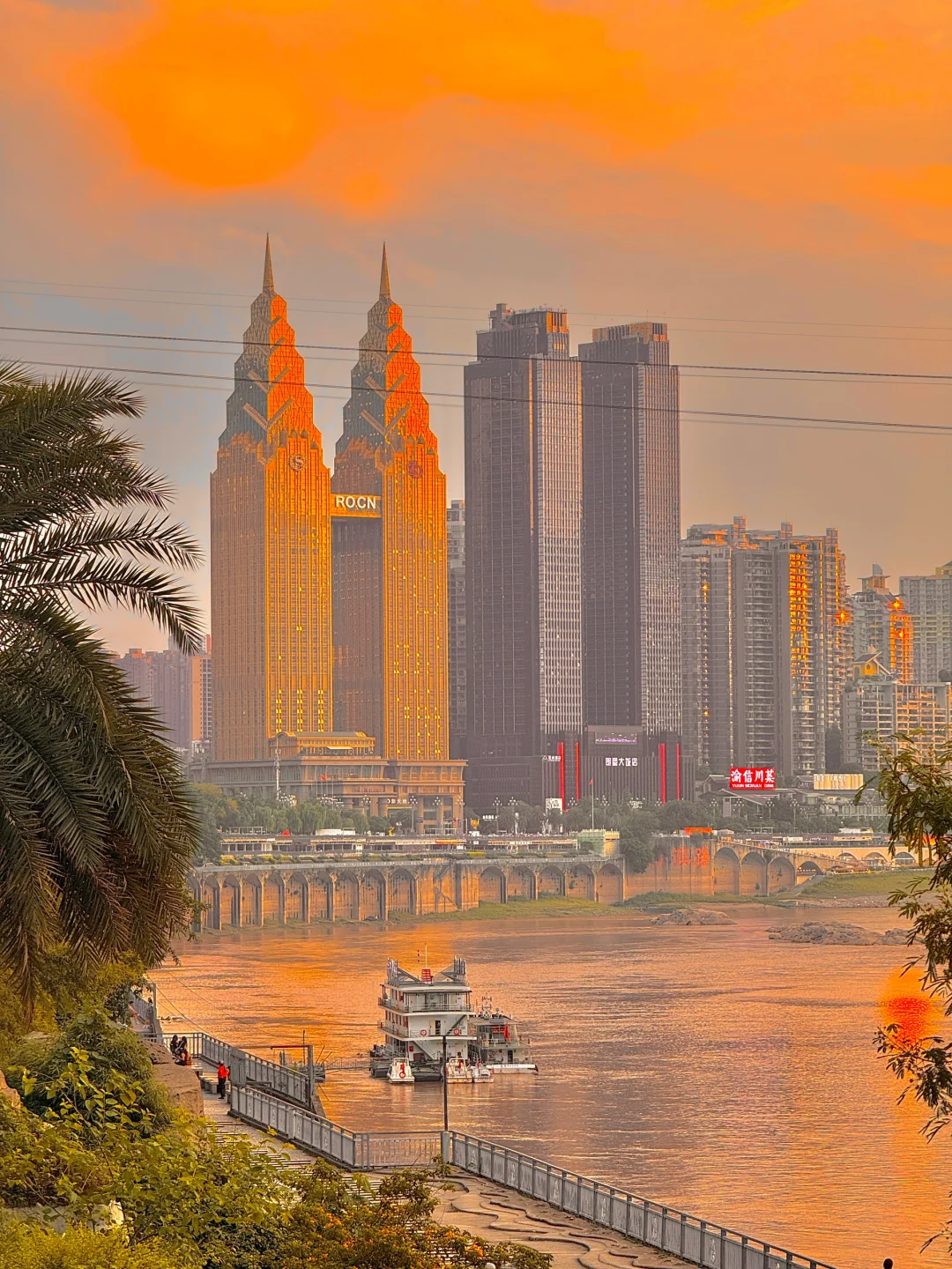 马上离开重庆了，哭着发出1️⃣8️⃣张live图😭