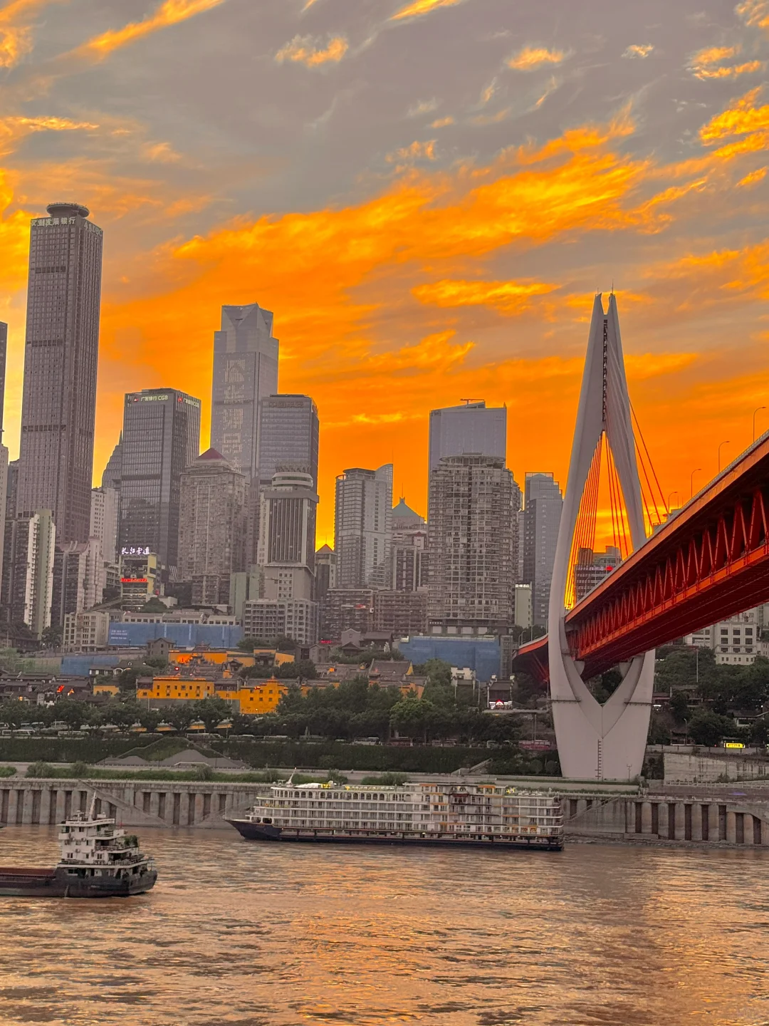 马上离开重庆了，哭着发出1️⃣8️⃣张live图😭