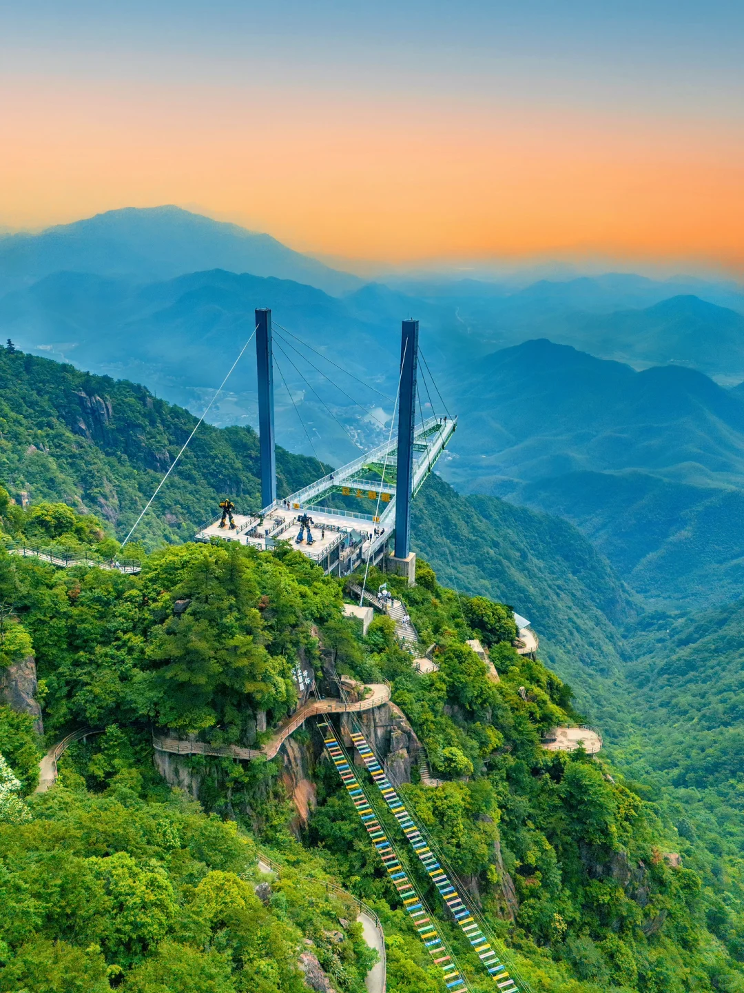 不输迪士尼，迄今为止最刺激户外乐园出现了