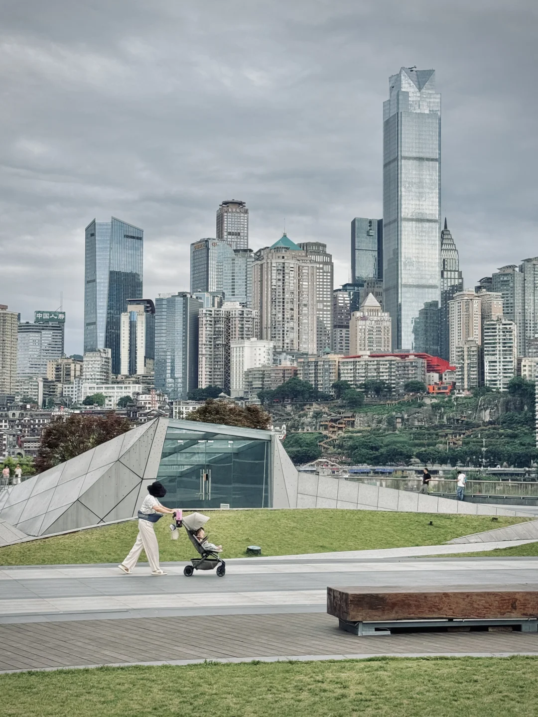 马上离开重庆了，哭着发出1️⃣8️⃣张live图😭