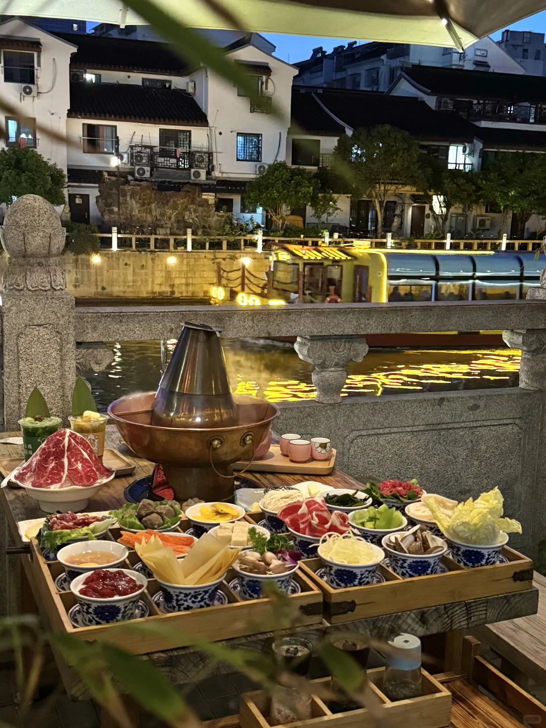 今年五一总要来趟山塘街吧！！真的好浪漫……