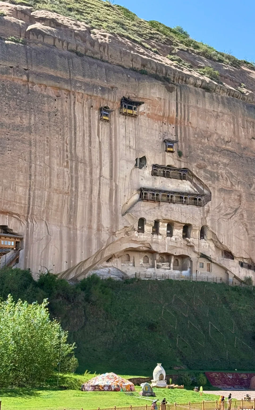 张掖最美景区马蹄寺：景好，人坏。