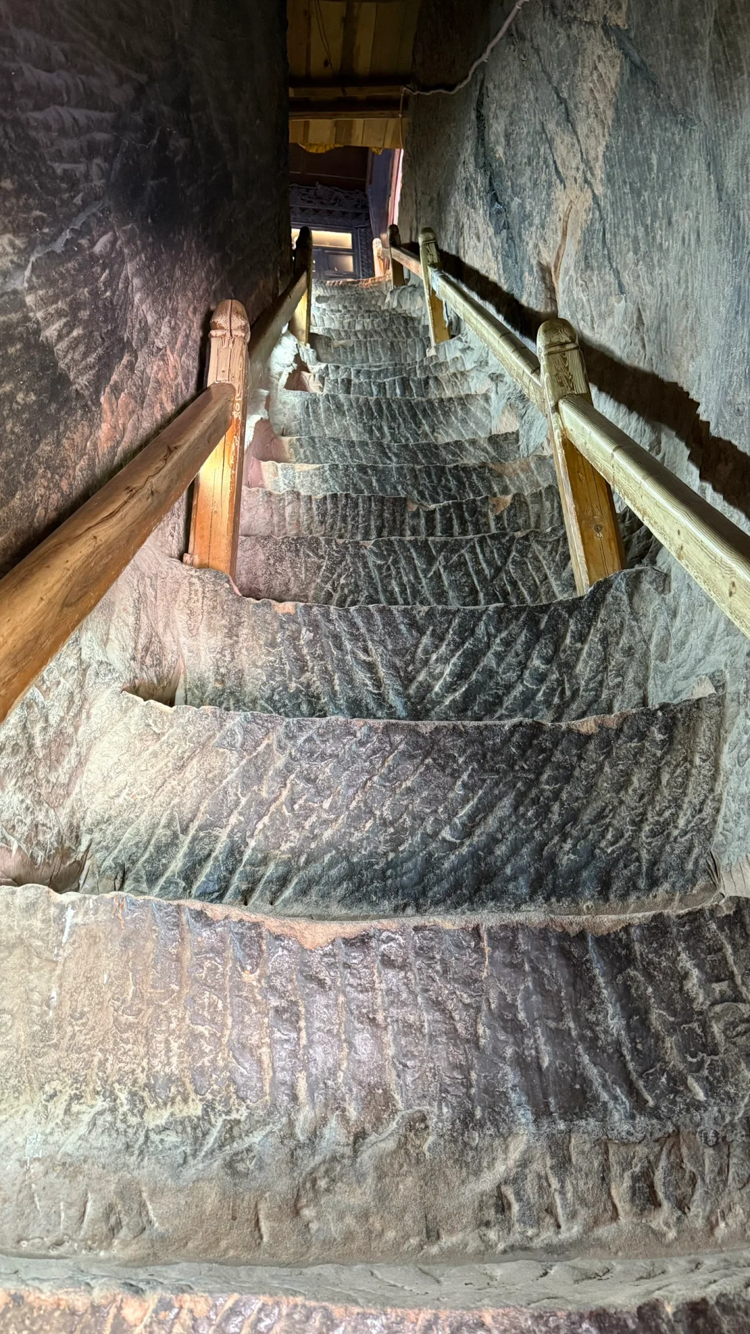 张掖最美景区马蹄寺：景好，人坏。